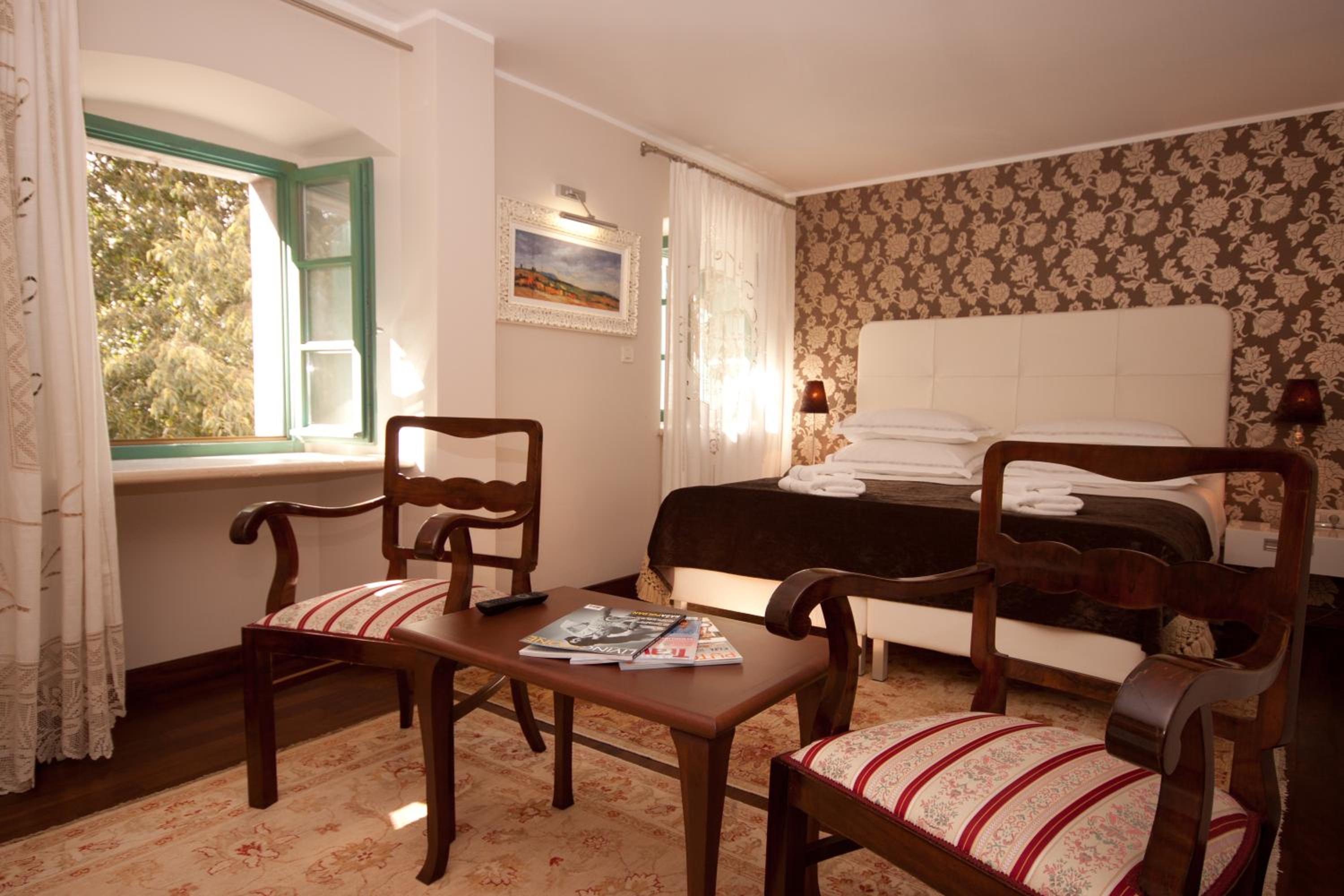 Junior Suite with Garden View - Photo 2