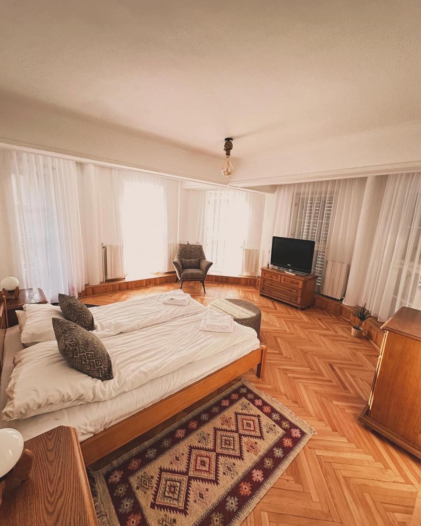 Two-Bedroom Deluxe Apartment photo 1