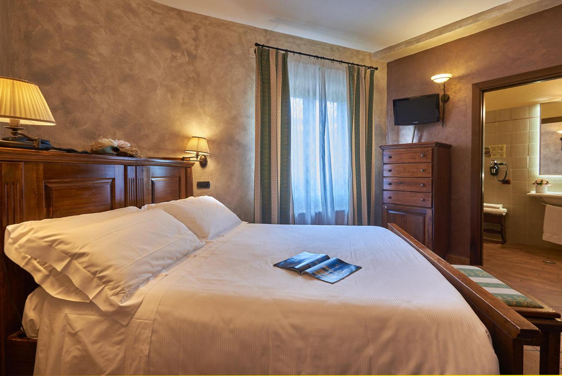 Double or Twin Room with Spa Access Light photo 3