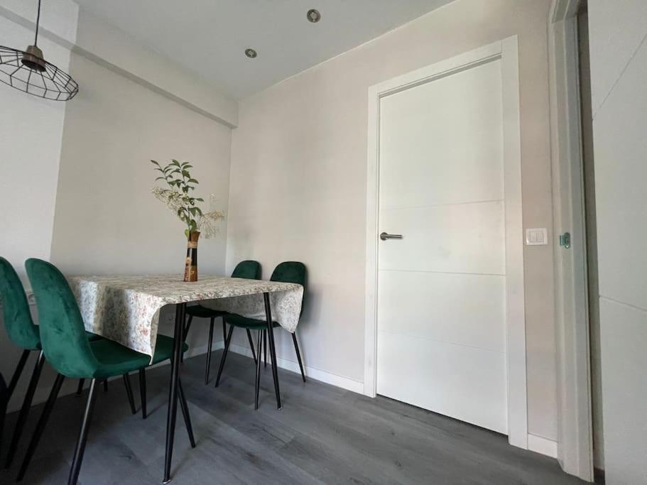 Three-Bedroom Apartment photo 2