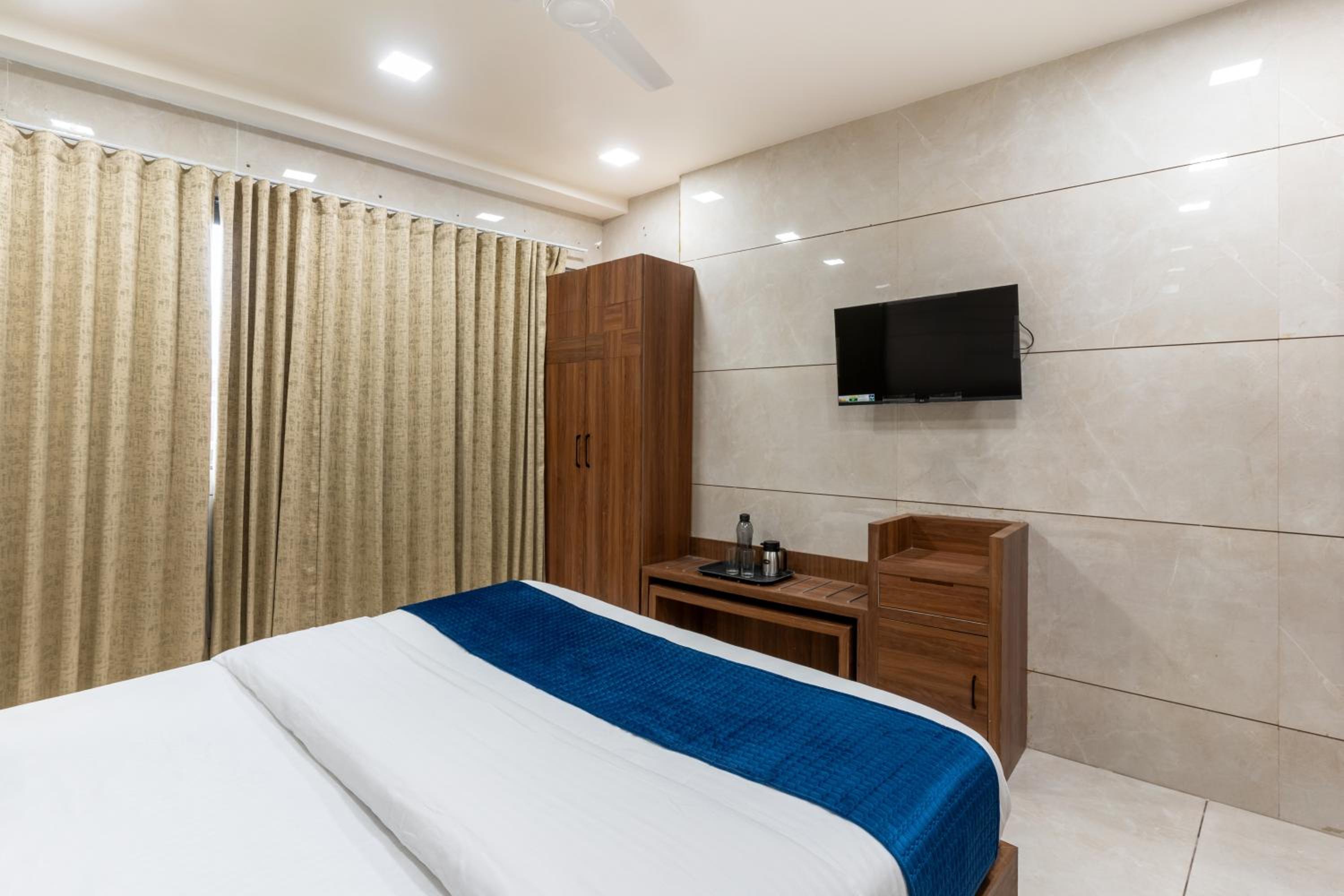 Superior King Room photo 2