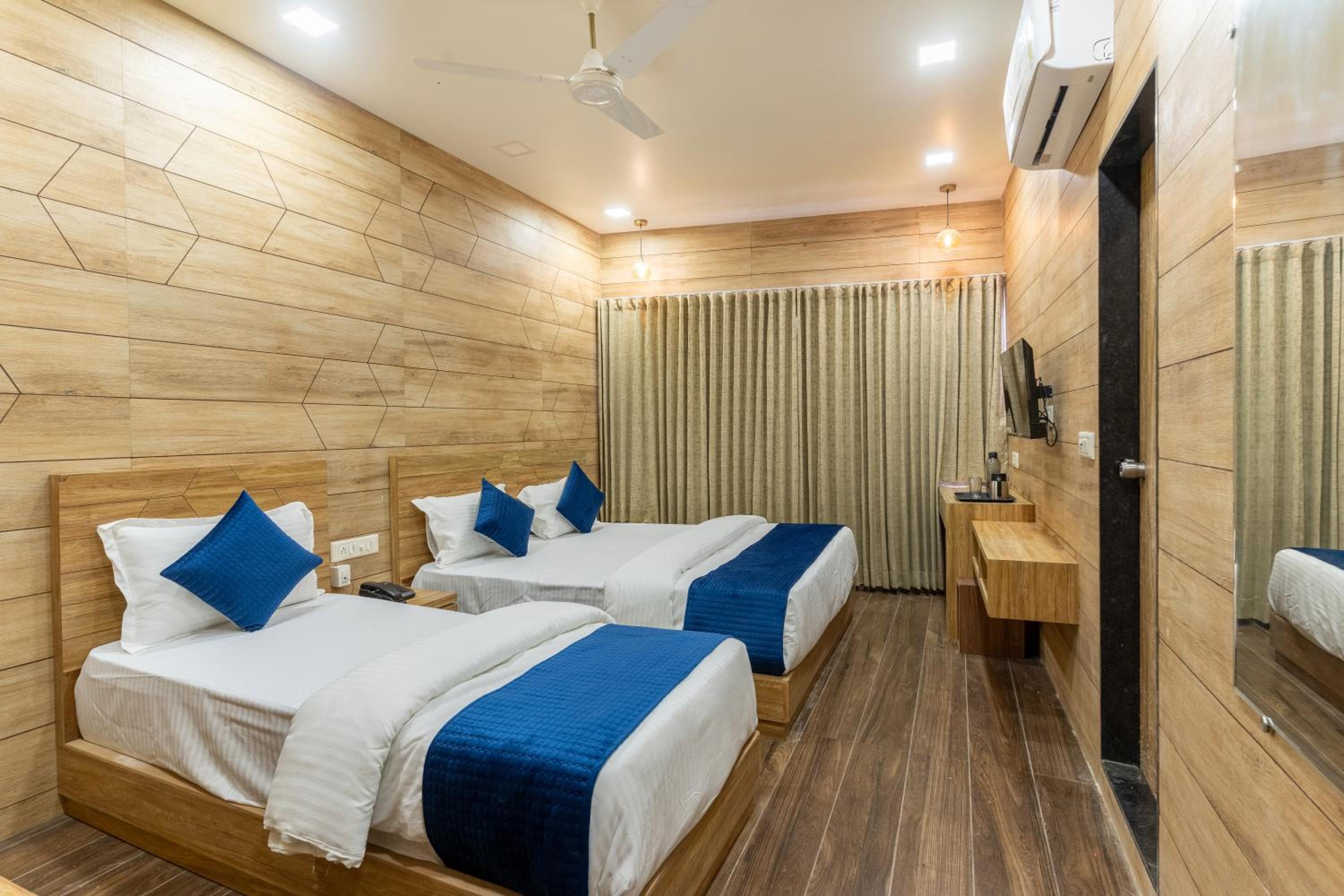Deluxe Triple Room photo 3