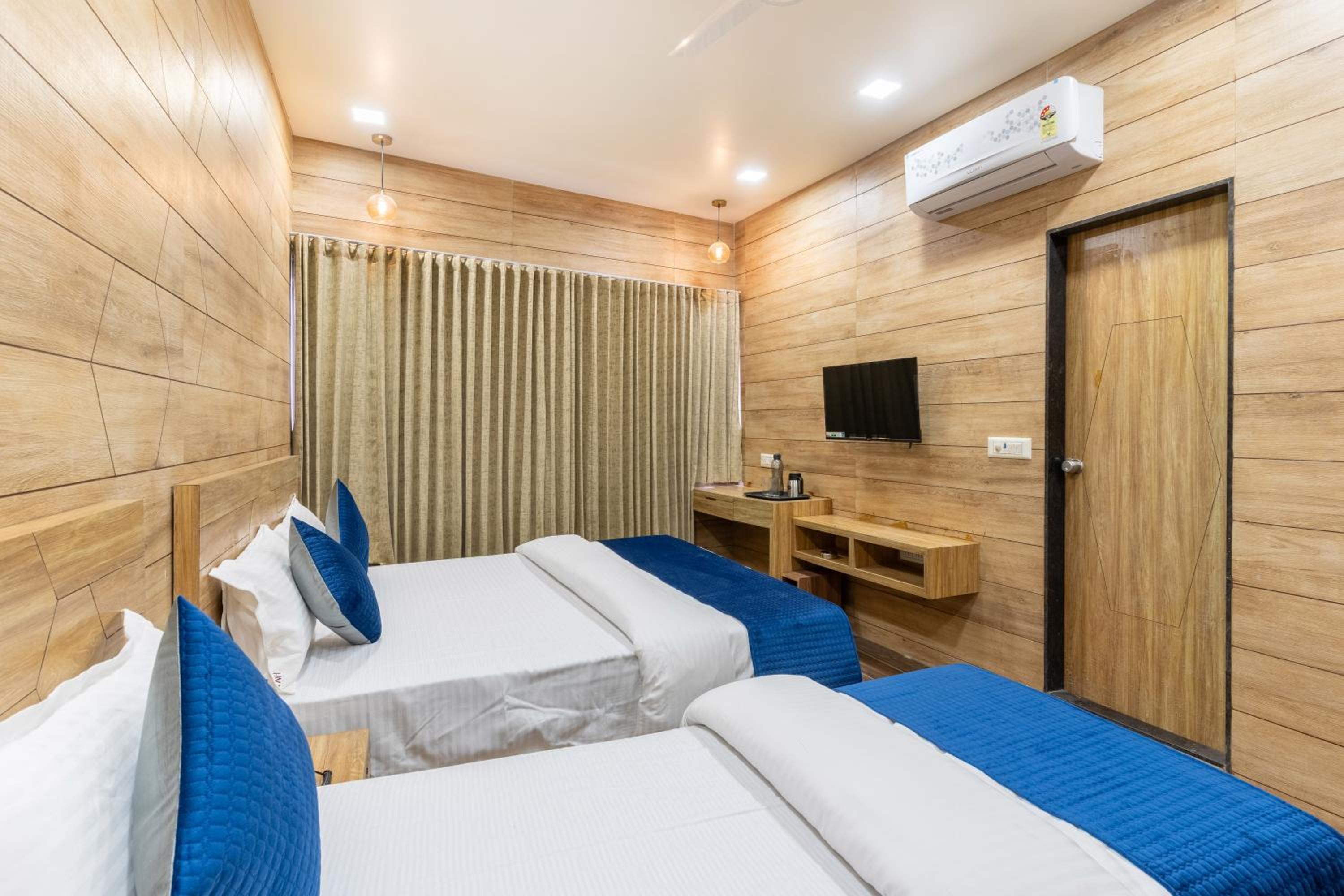 Deluxe Triple Room photo 2