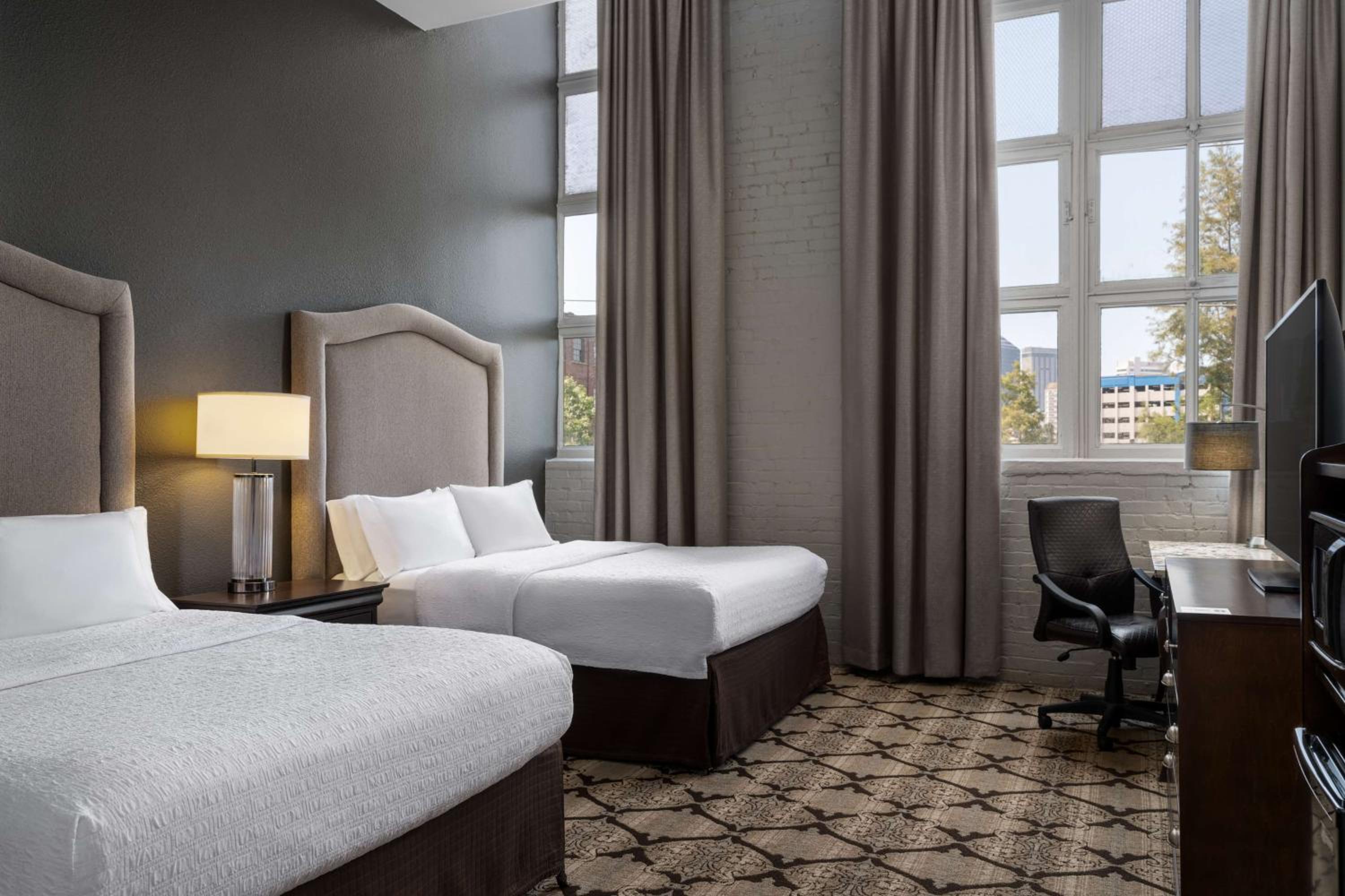 Deluxe Queen Room with Two Queen Beds - Photo 6