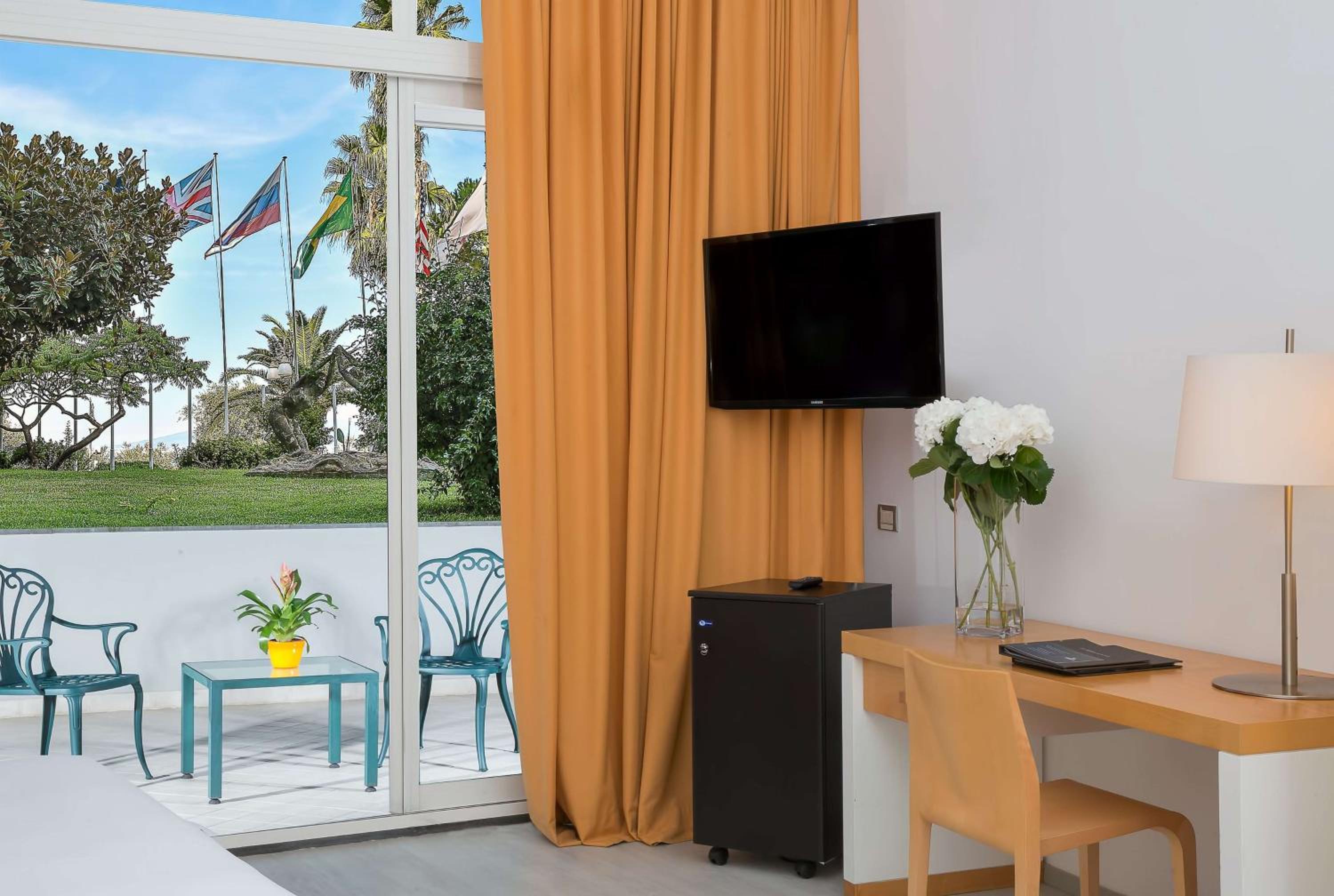 Triple Family Room with Garden View