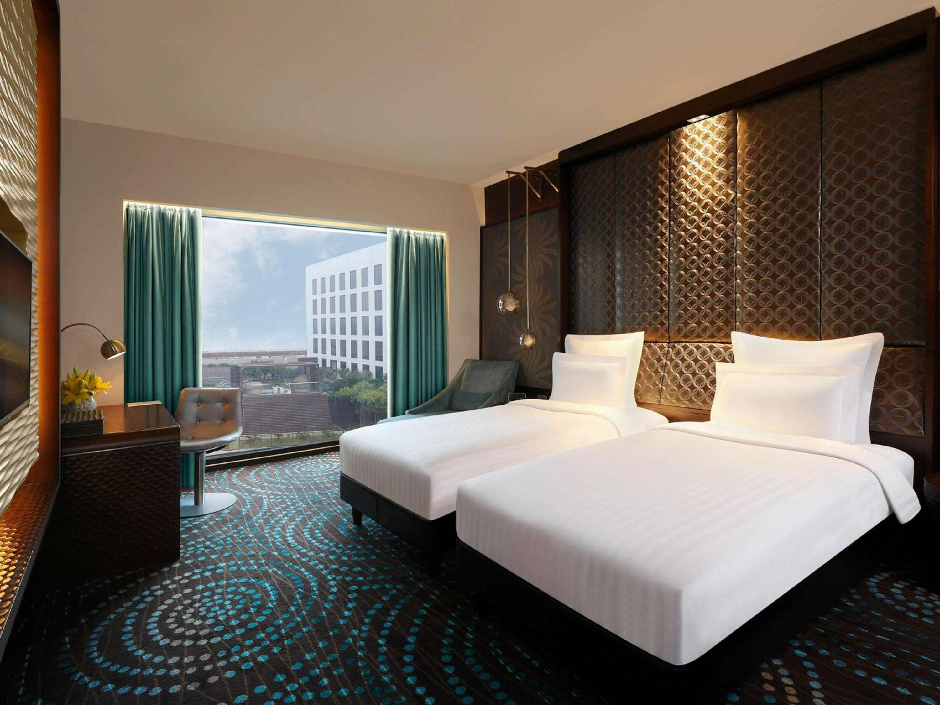 Deluxe Twin Room with Bathtub
