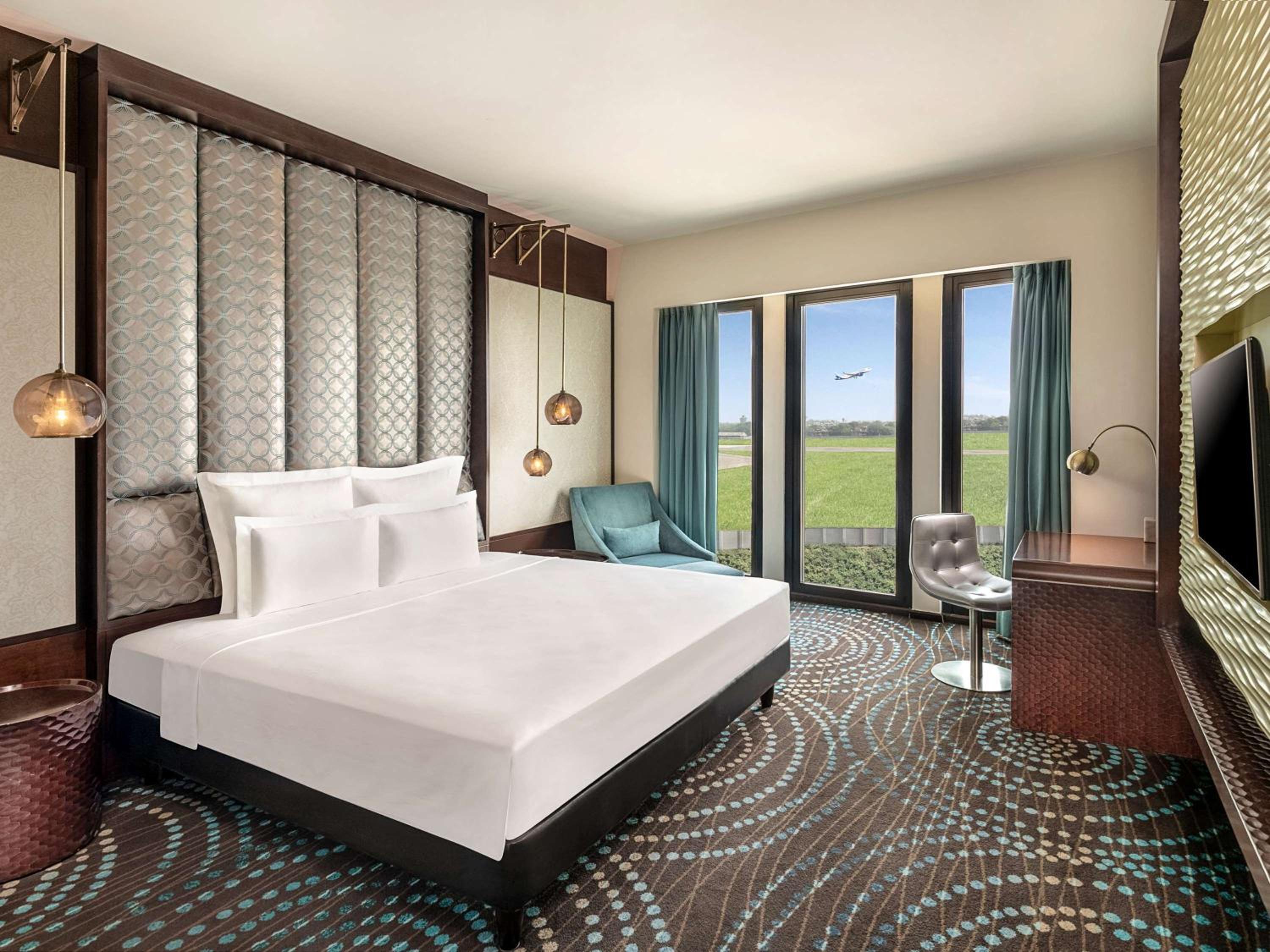 Superior King Room with Bathtub