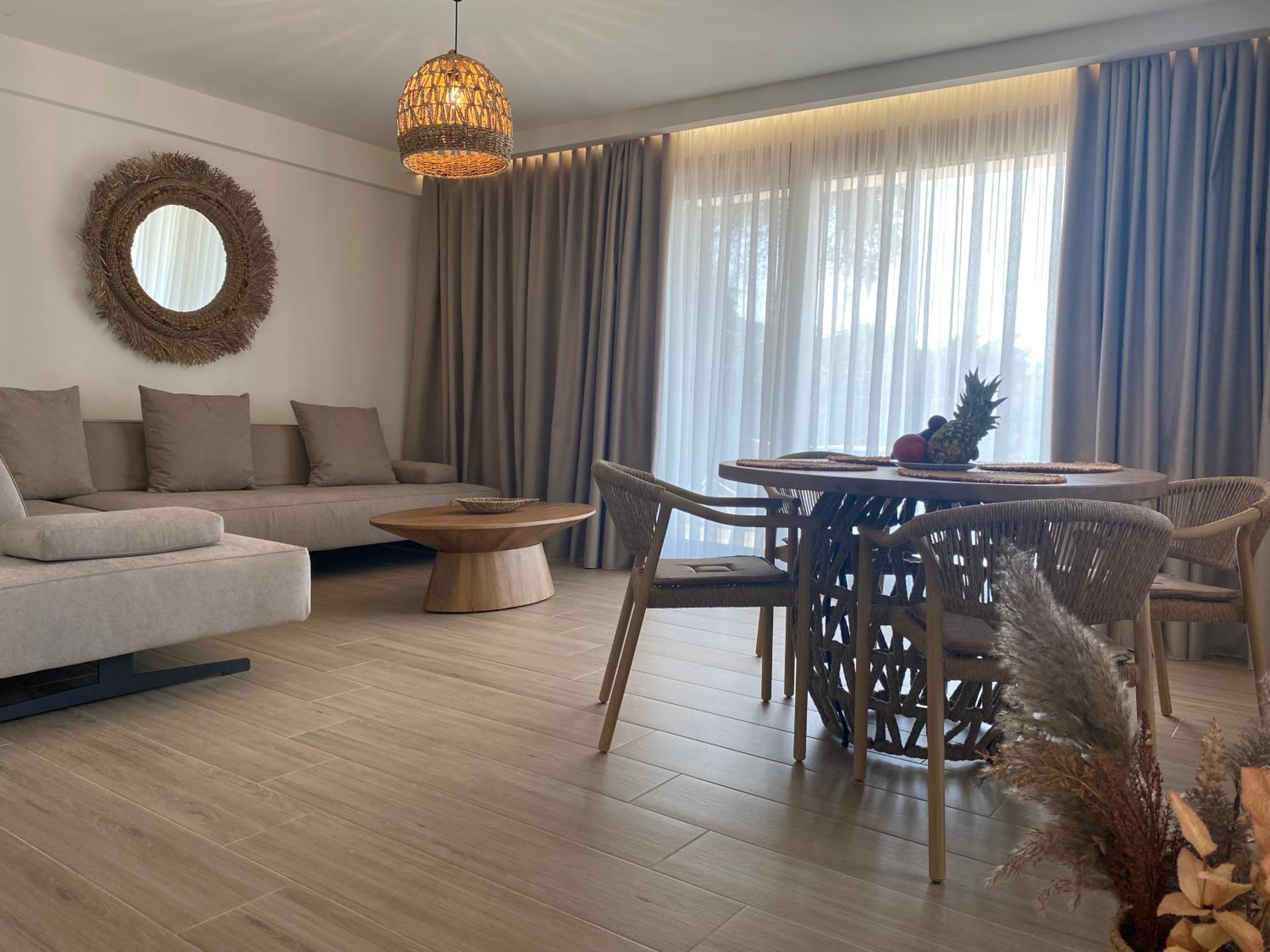 Superior Family Room - Photo 24