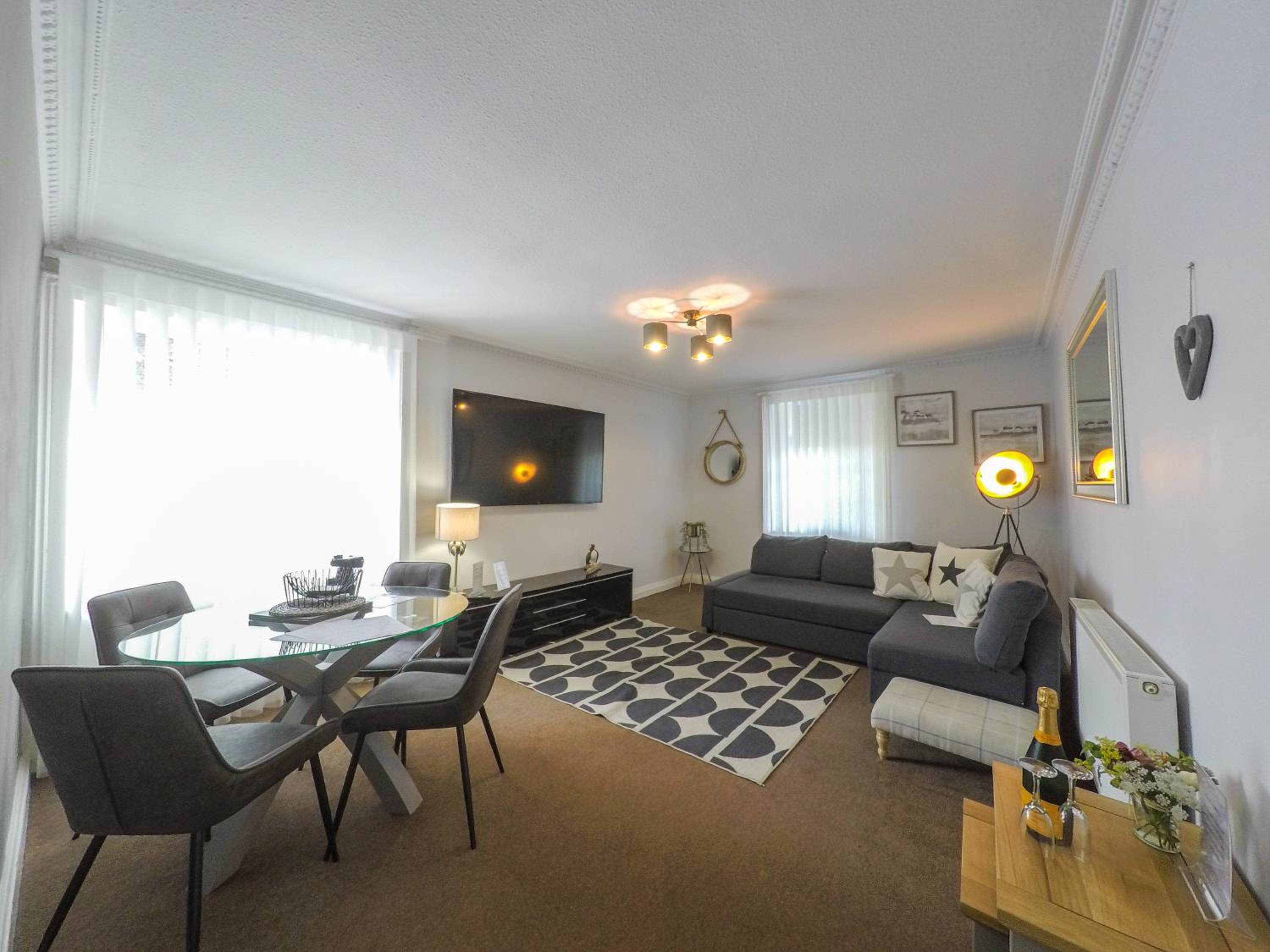 Apartment photo 1