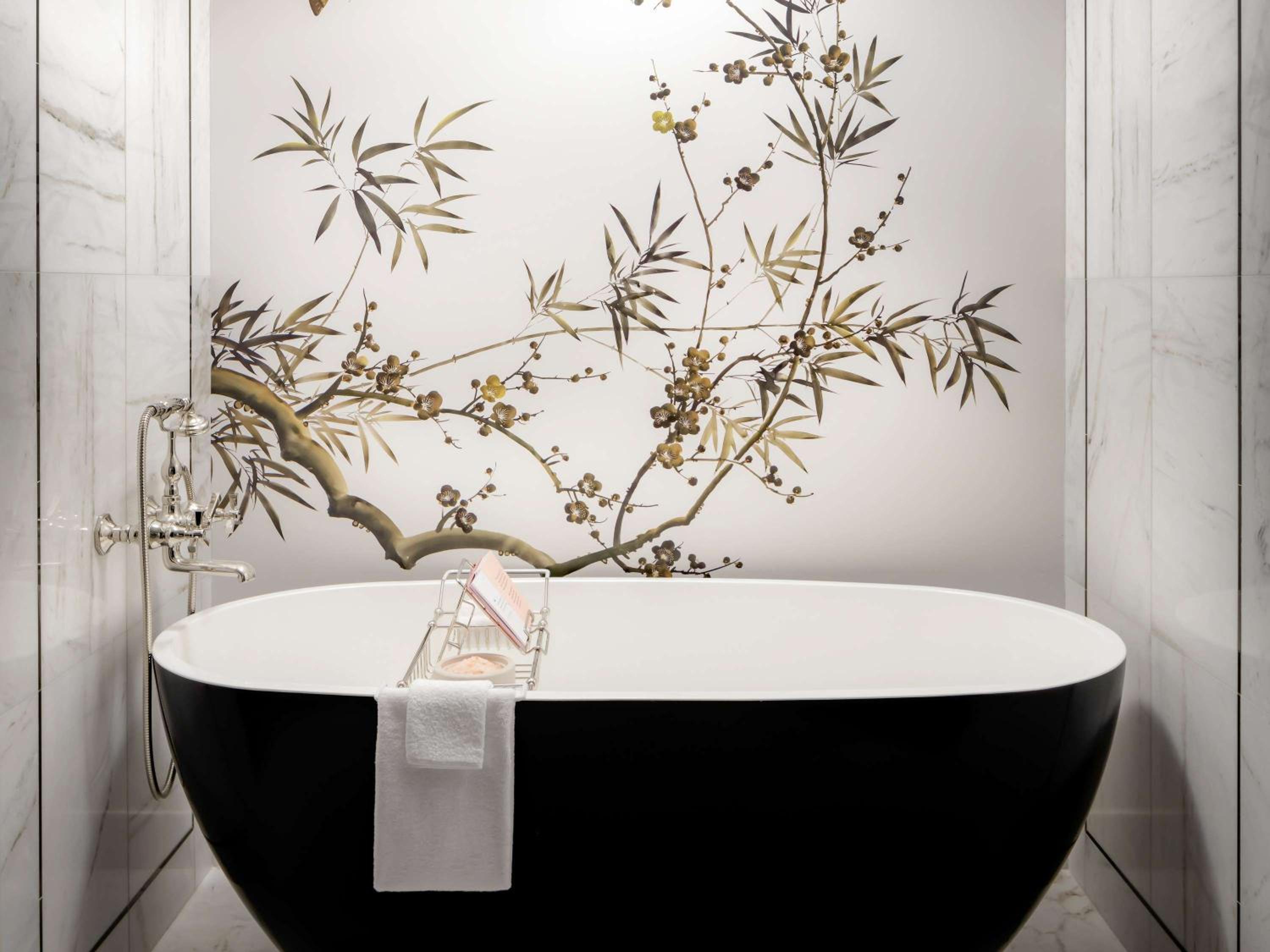 Premier King Room with Rain Shower and Soaking Tub - Hearing Accessible