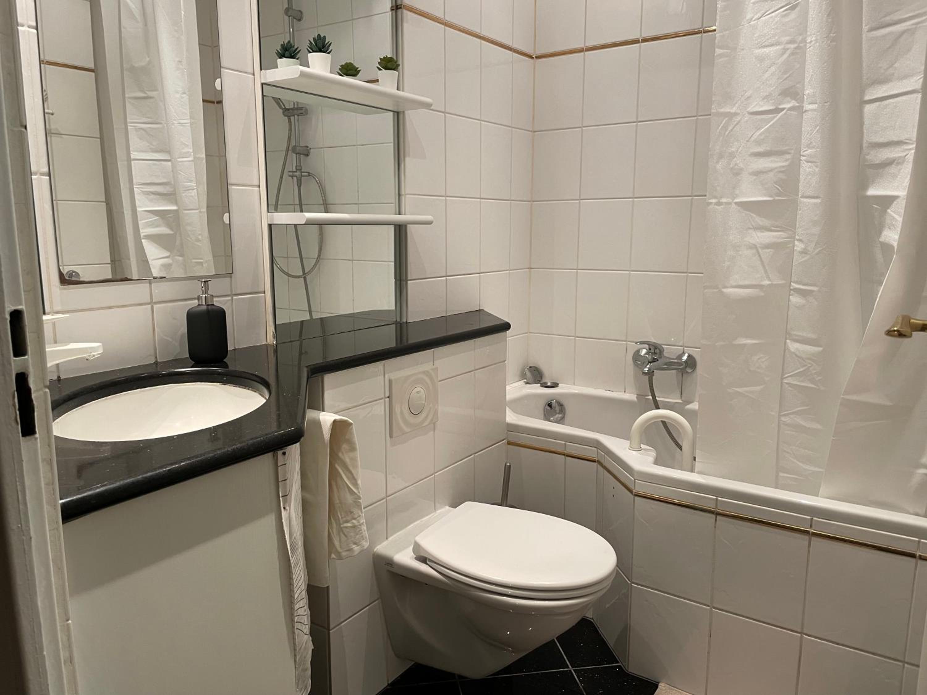 Double Room With Shared Bathroom photo 3