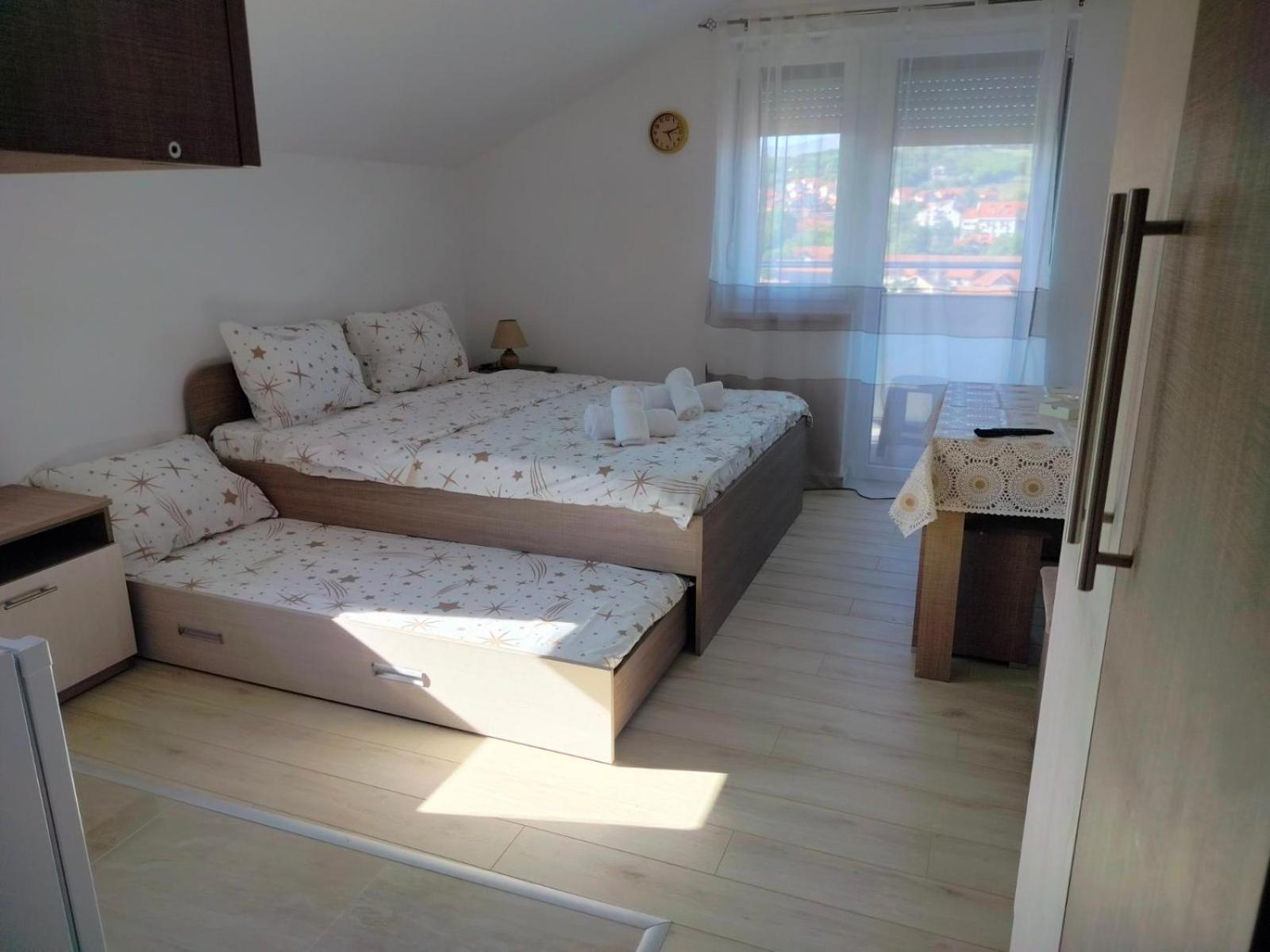 One-Bedroom Apartment photo 2
