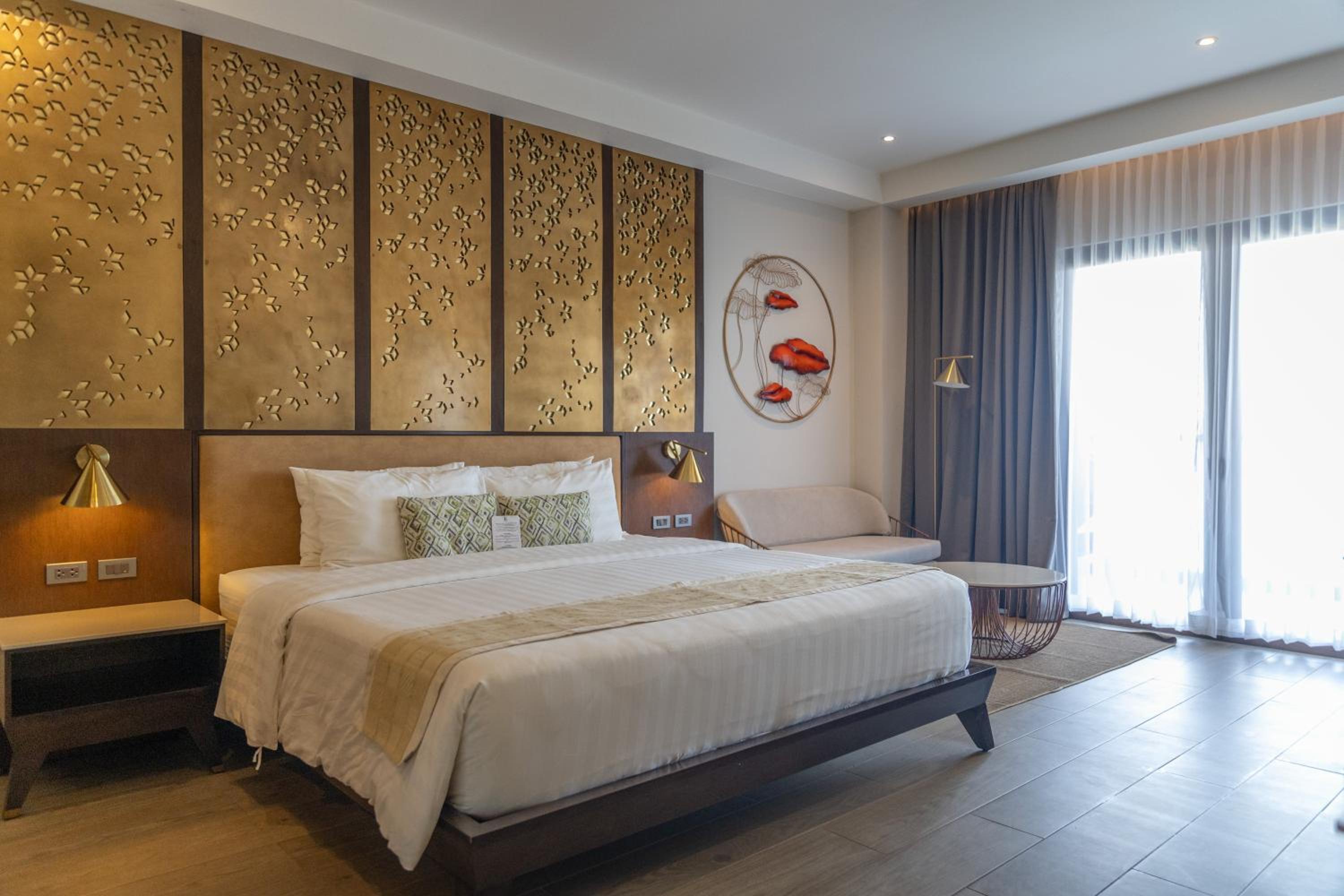 Premier King Room - Photo 1