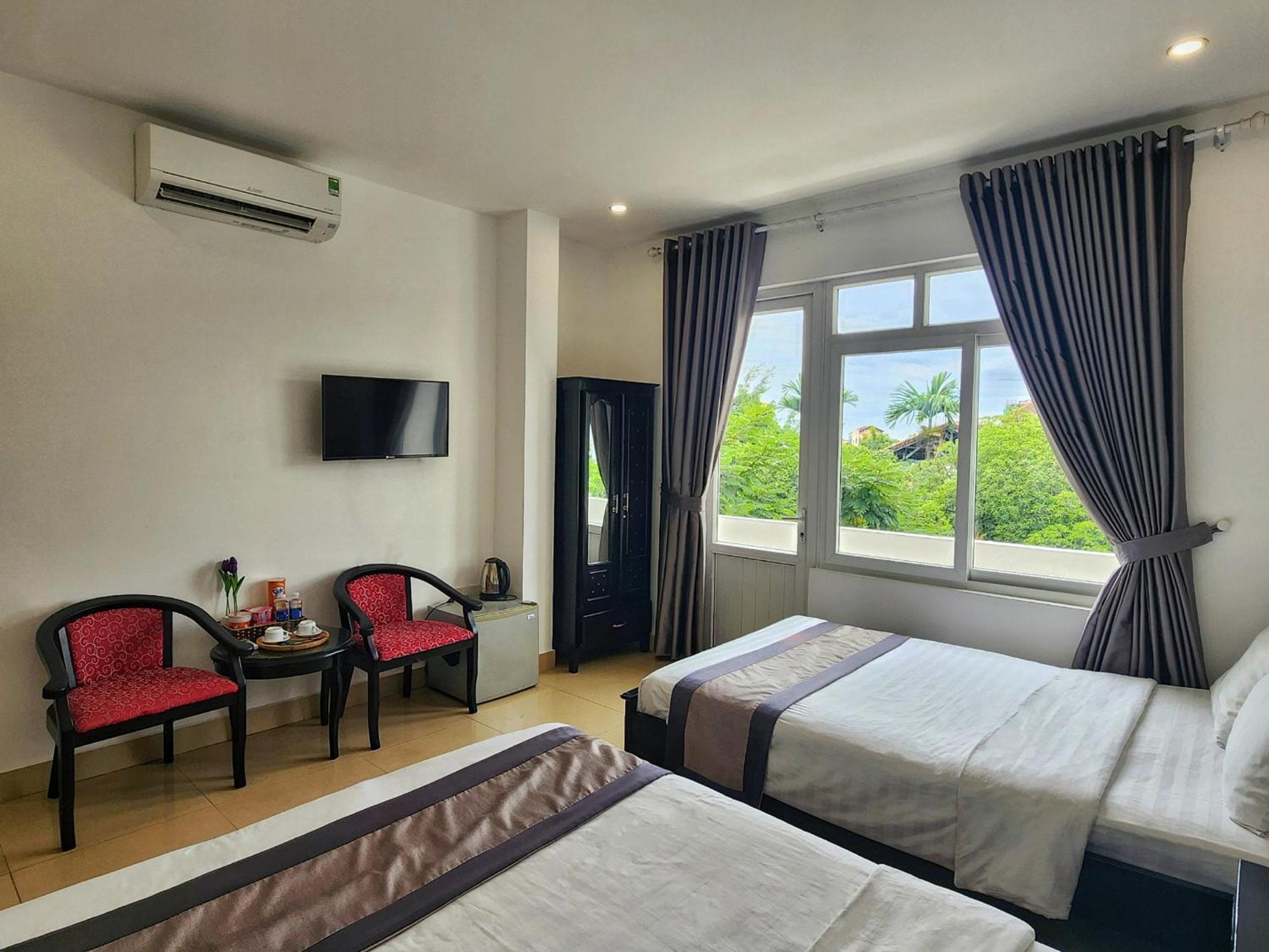 Deluxe Double Room with Balcony - Photo 2
