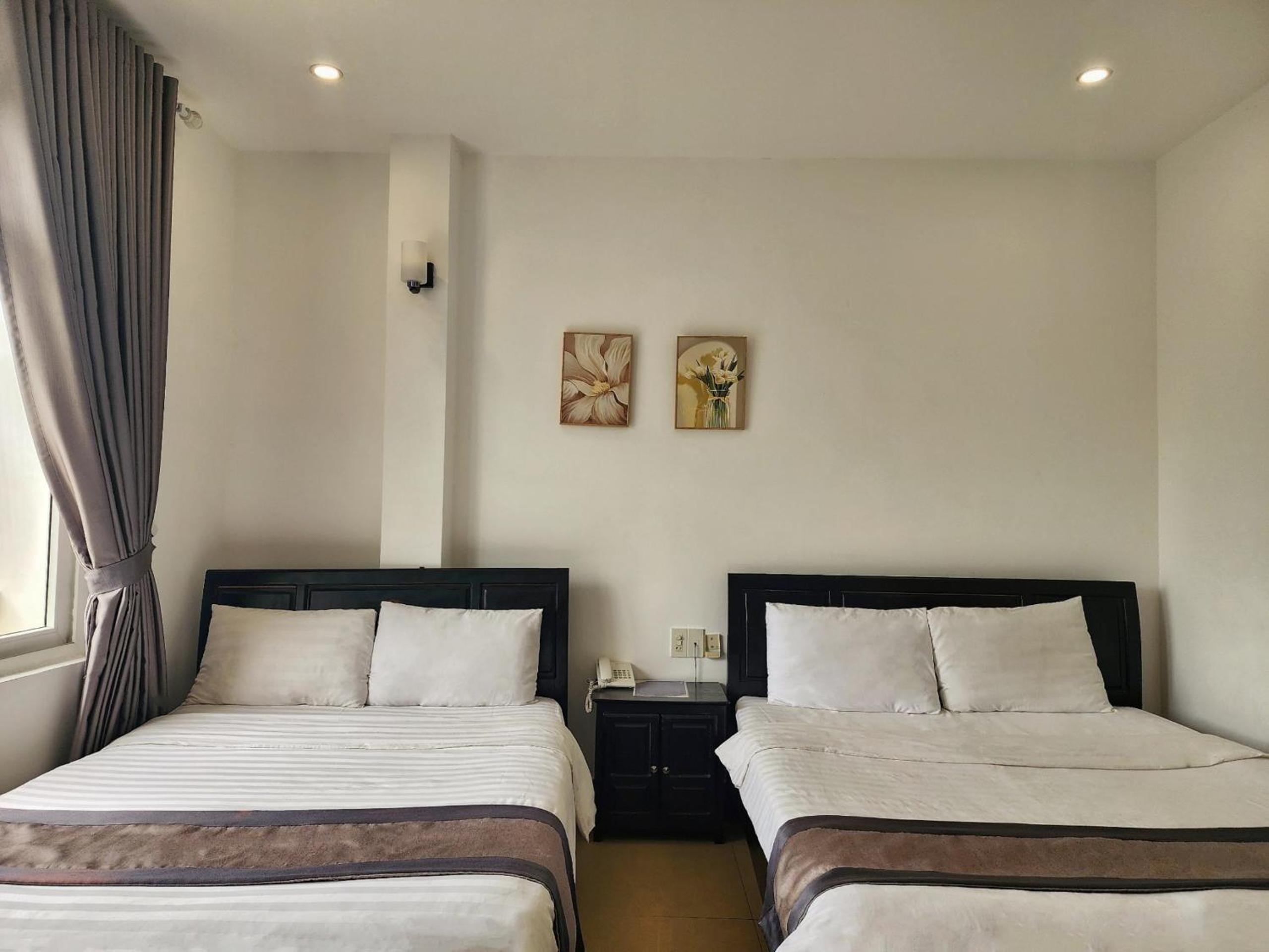 Deluxe Double Room with Balcony - Photo 6