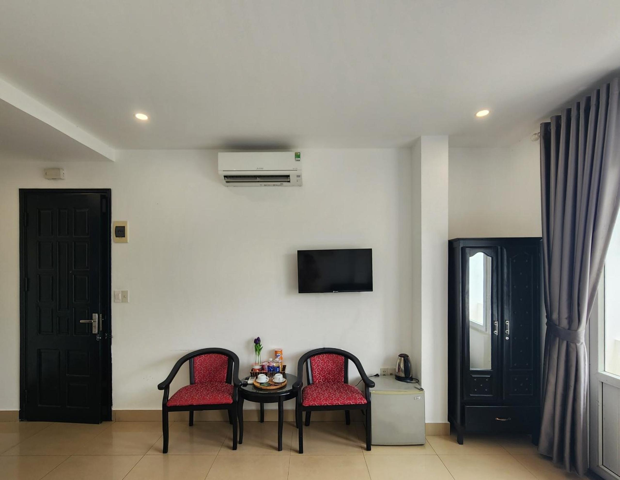 Deluxe Double Room with Balcony - Photo 5