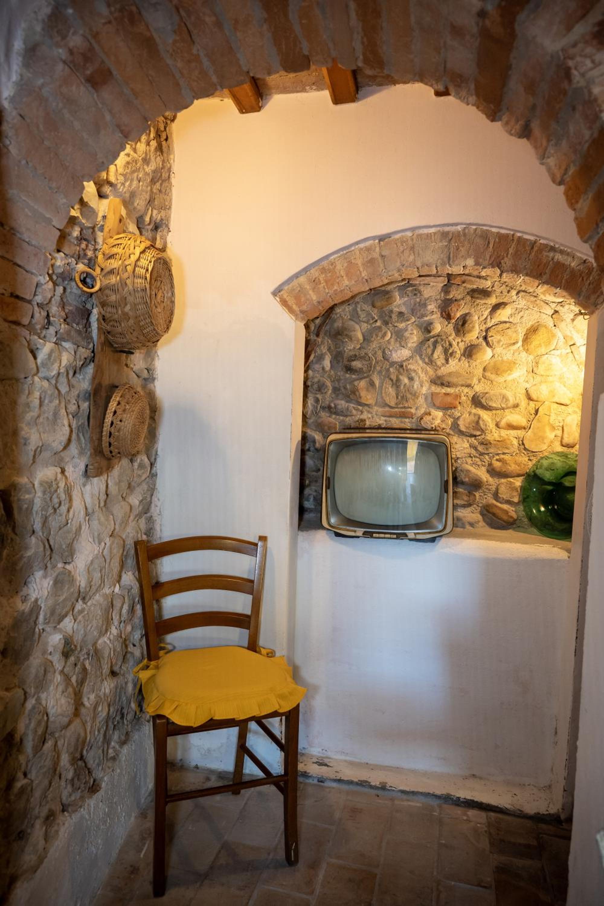 Two-Bedroom Apartment - Photo 8