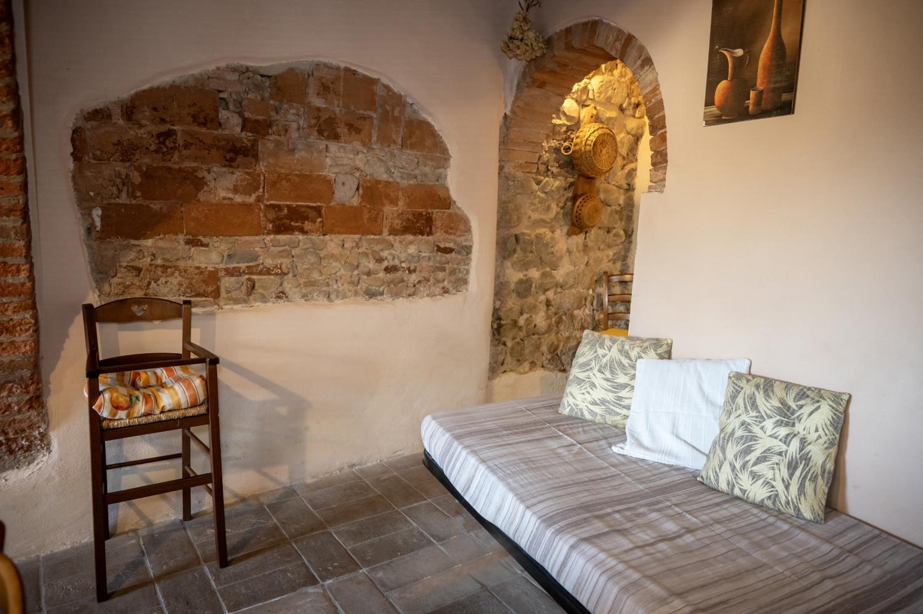 Two-Bedroom Apartment - Photo 9