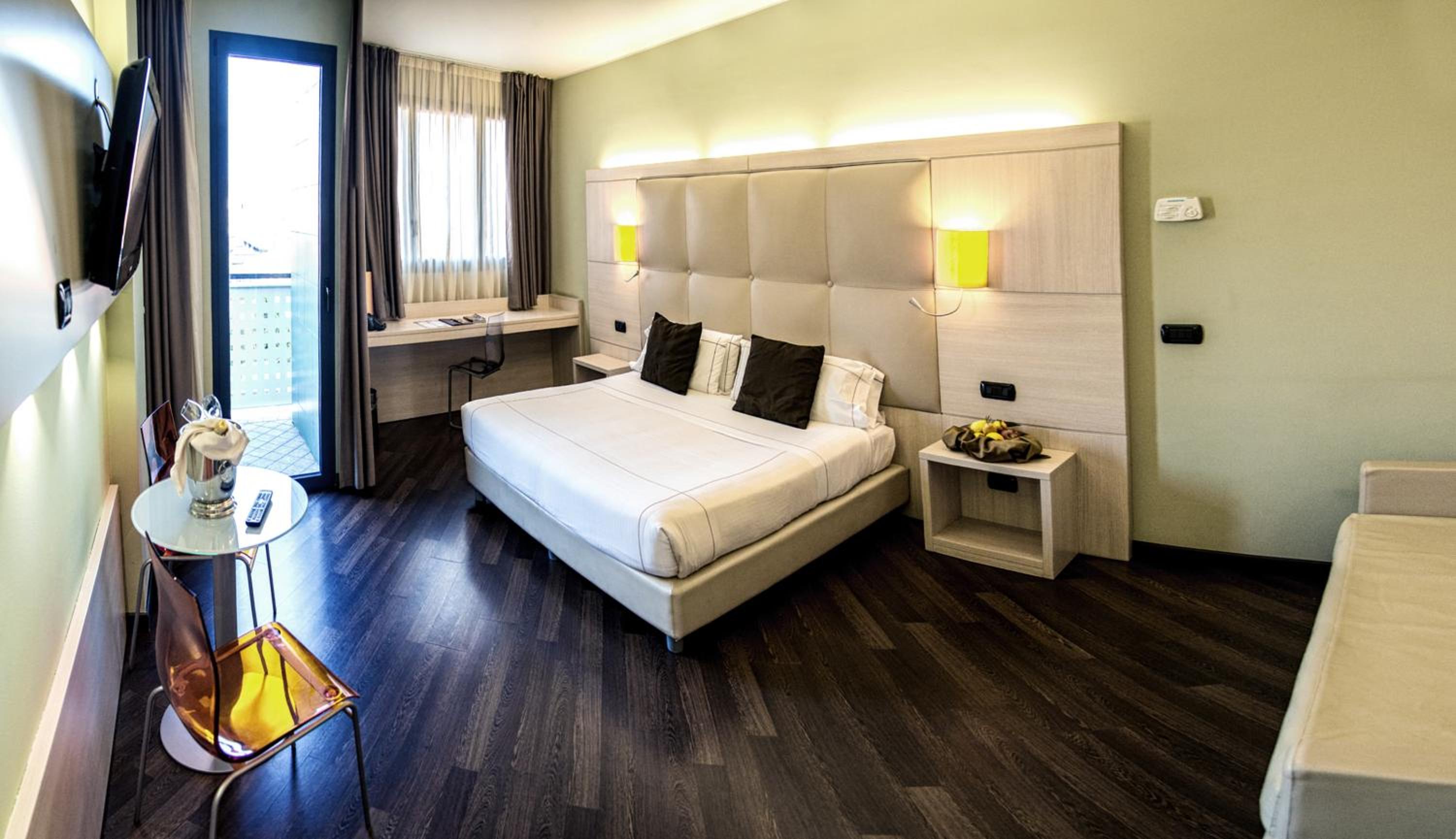 Single Room thumbnail 6