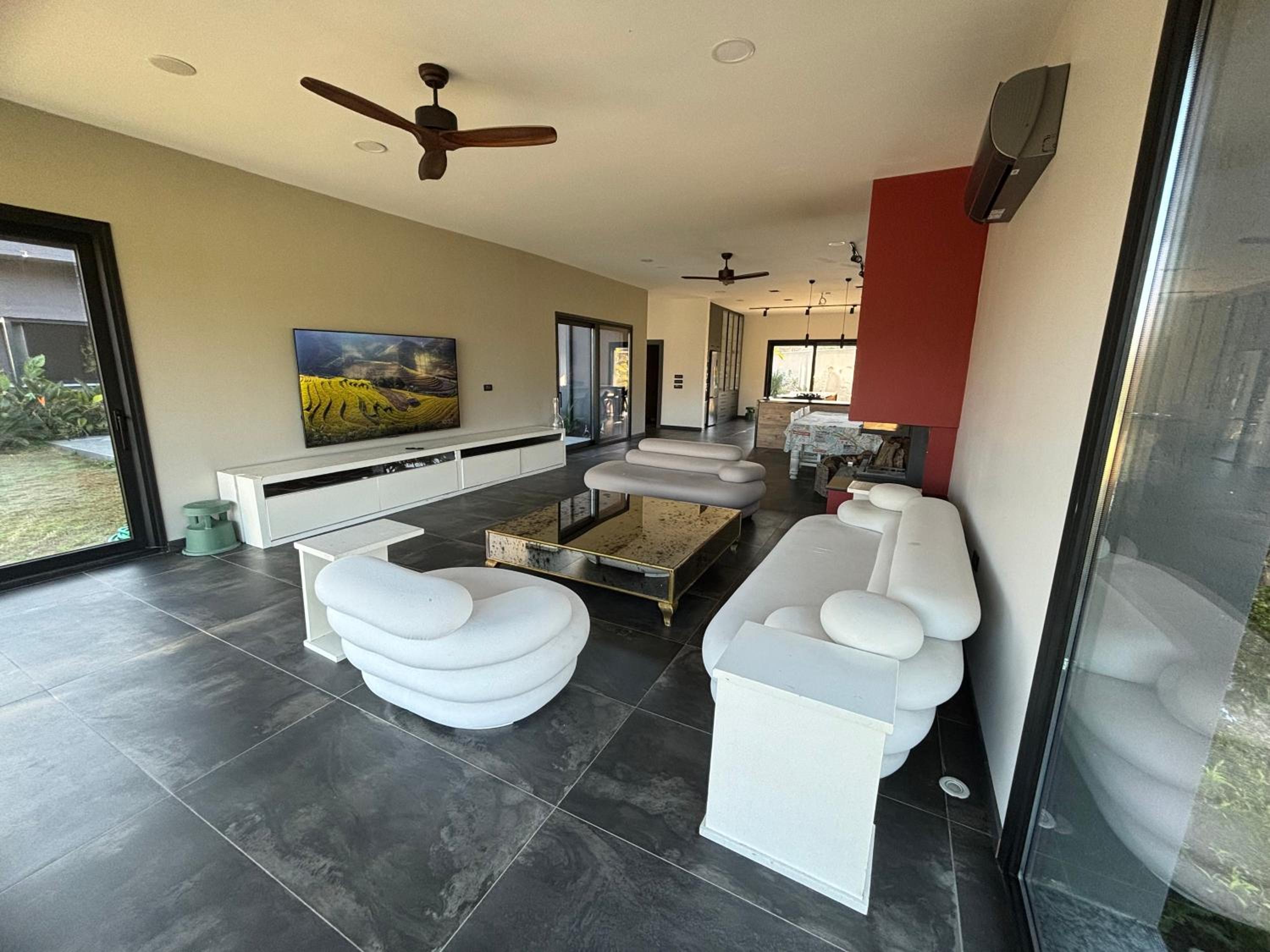 Three-Bedroom Villa photo 2