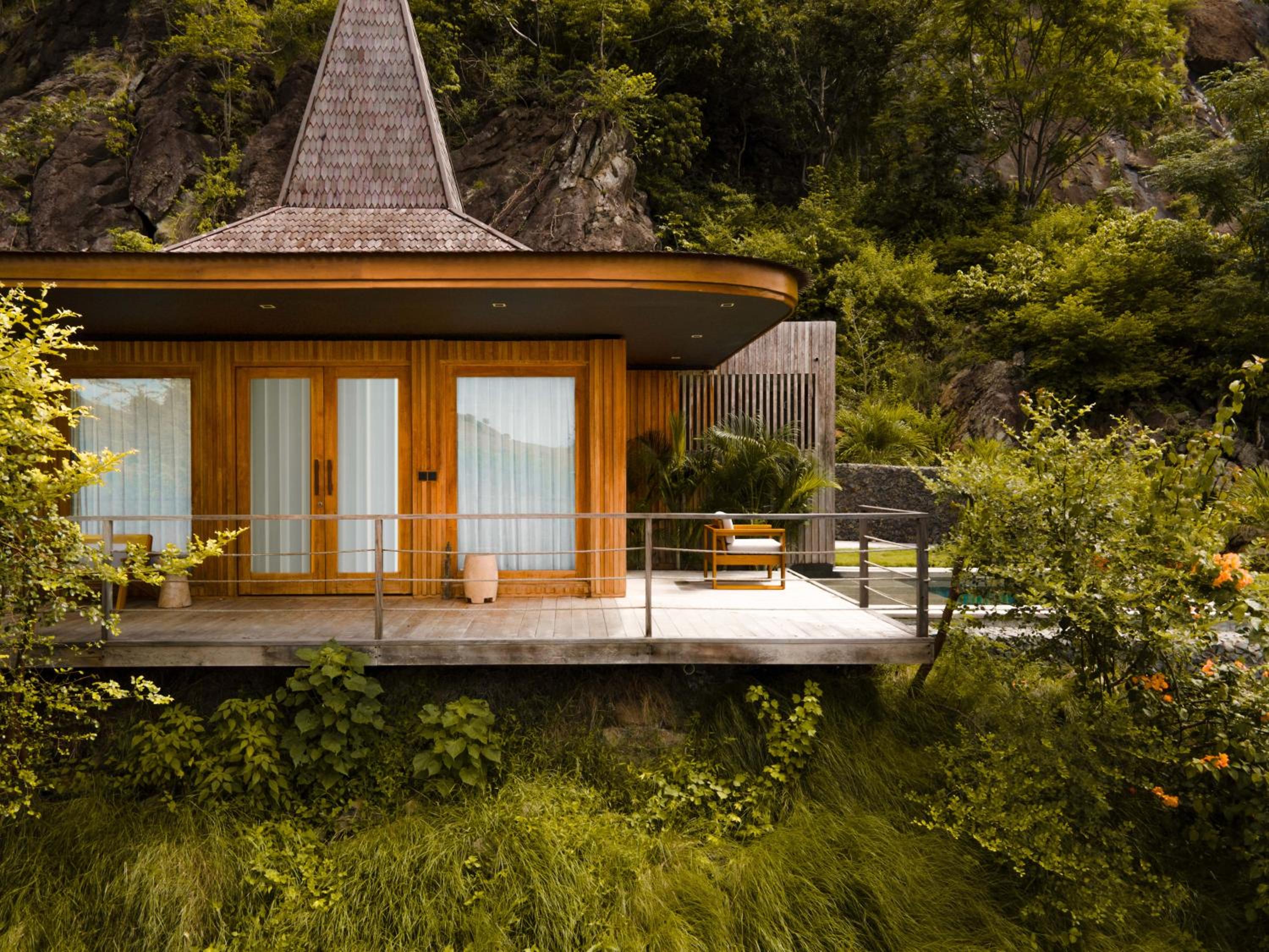Superior King Mountain Suite with Private Pool - Photo 9