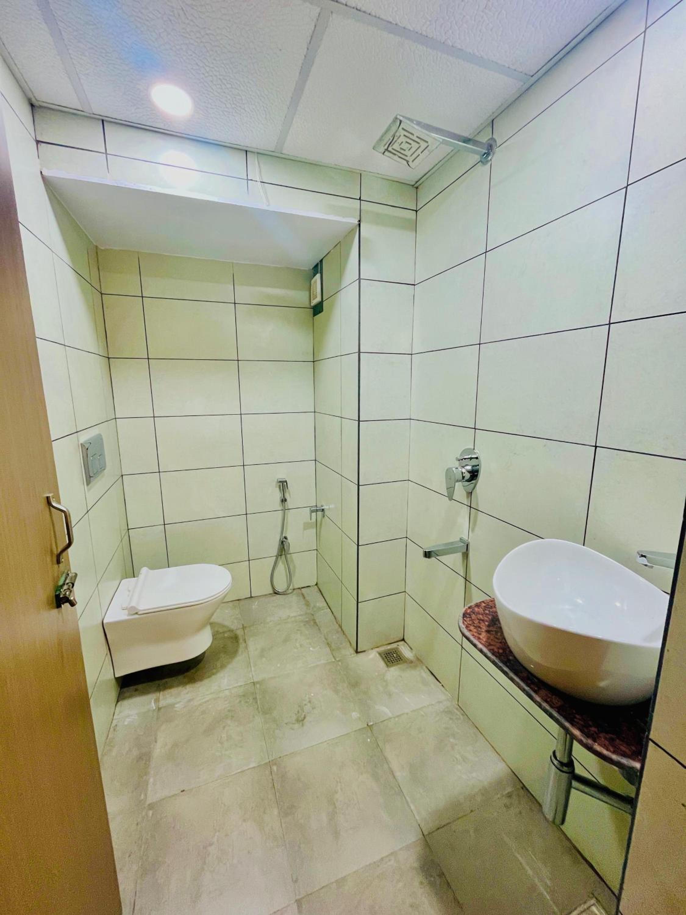 Deluxe Double Room (2 Adults + 1 Child) - Photo 6
