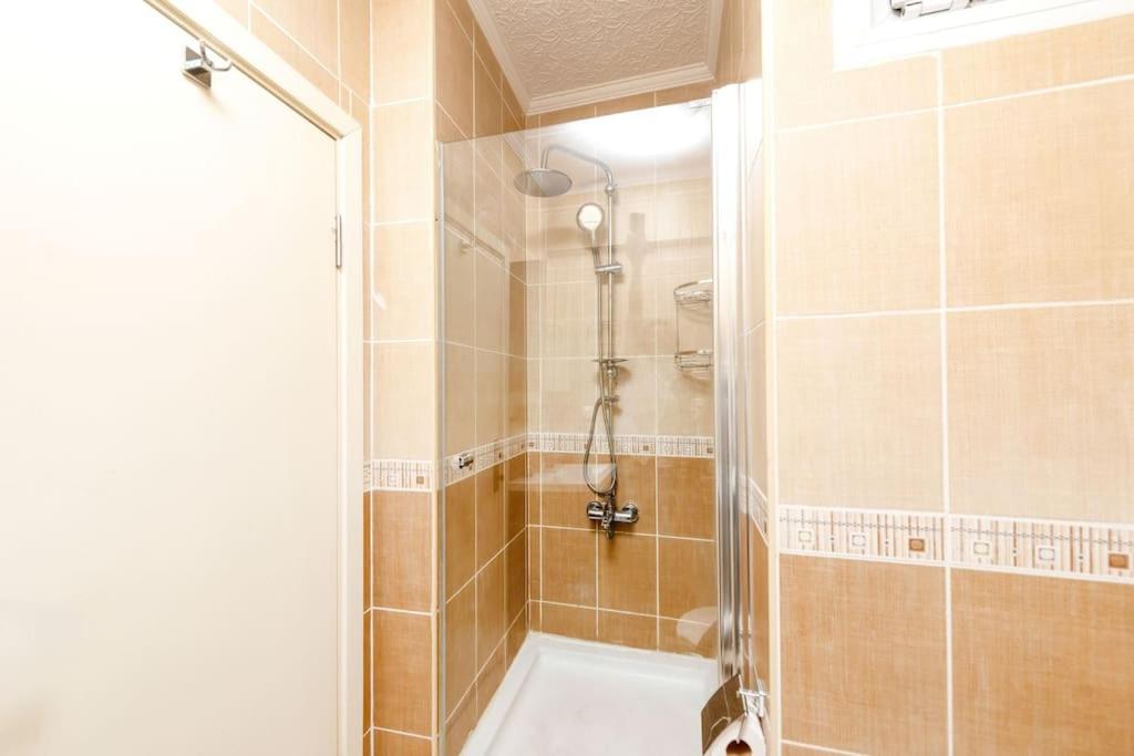 Two-Bedroom Apartment photo 2