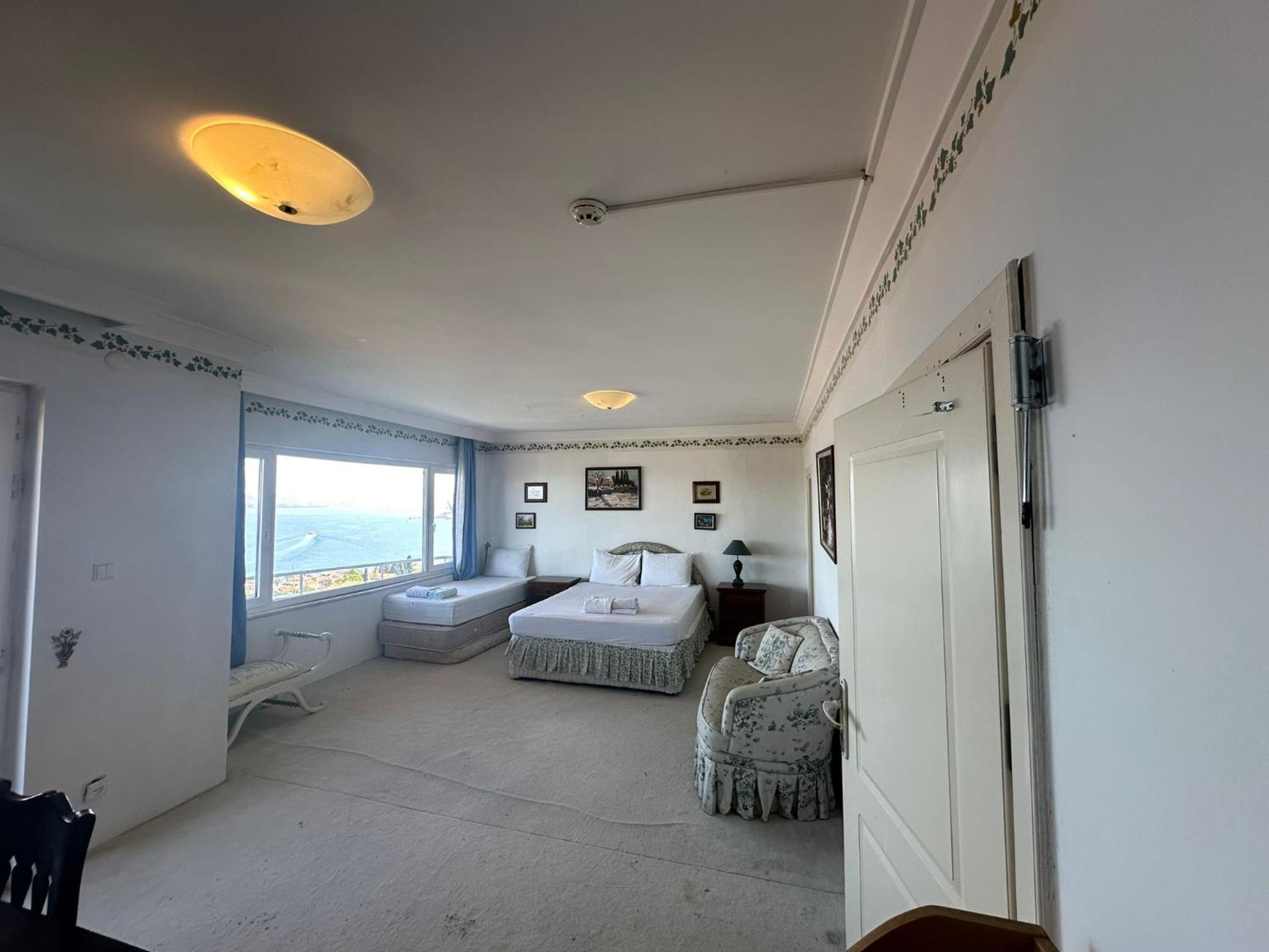 Deluxe Suite with Sea View photo 1