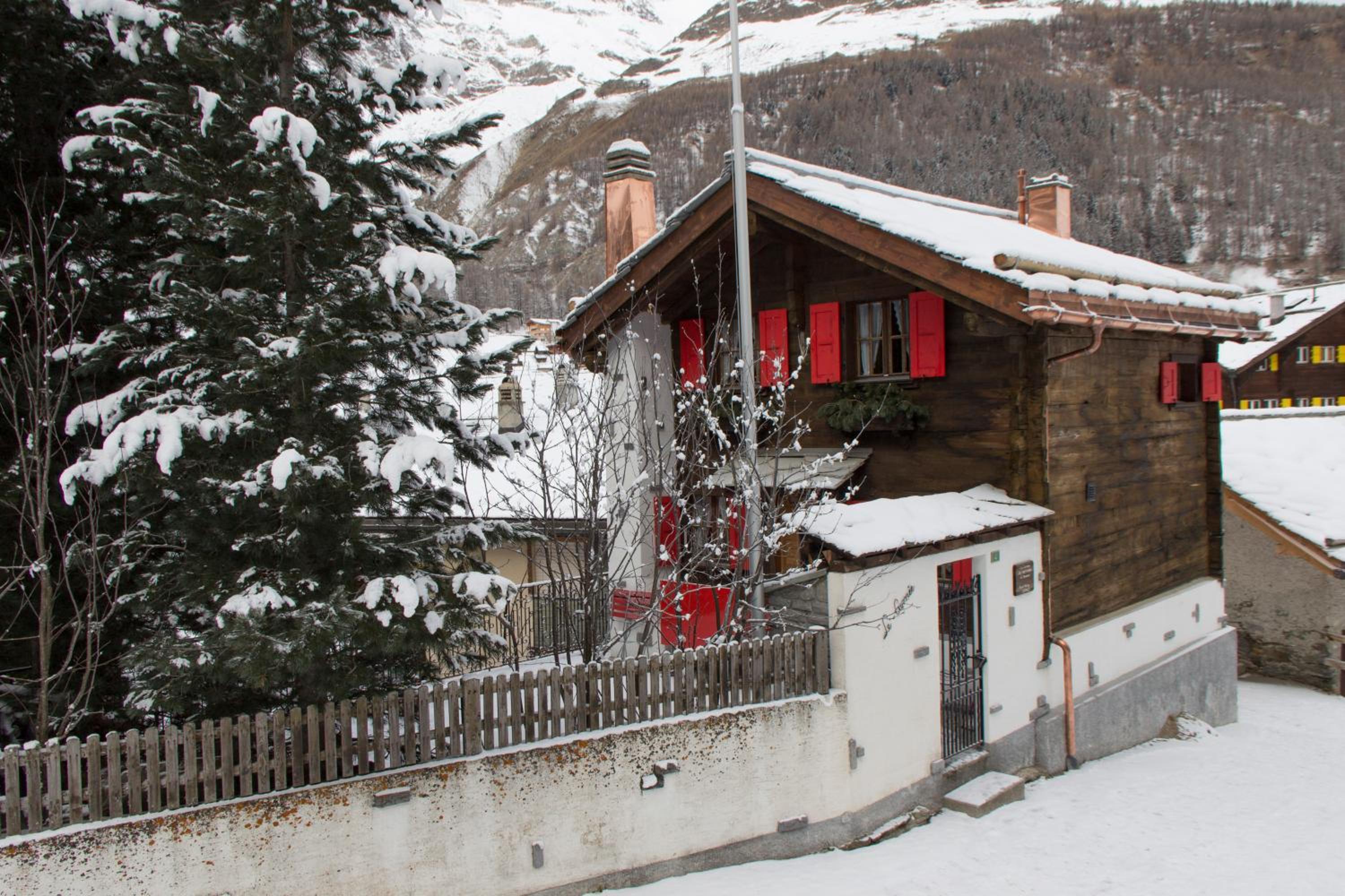 Three-Bedroom Chalet photo 2