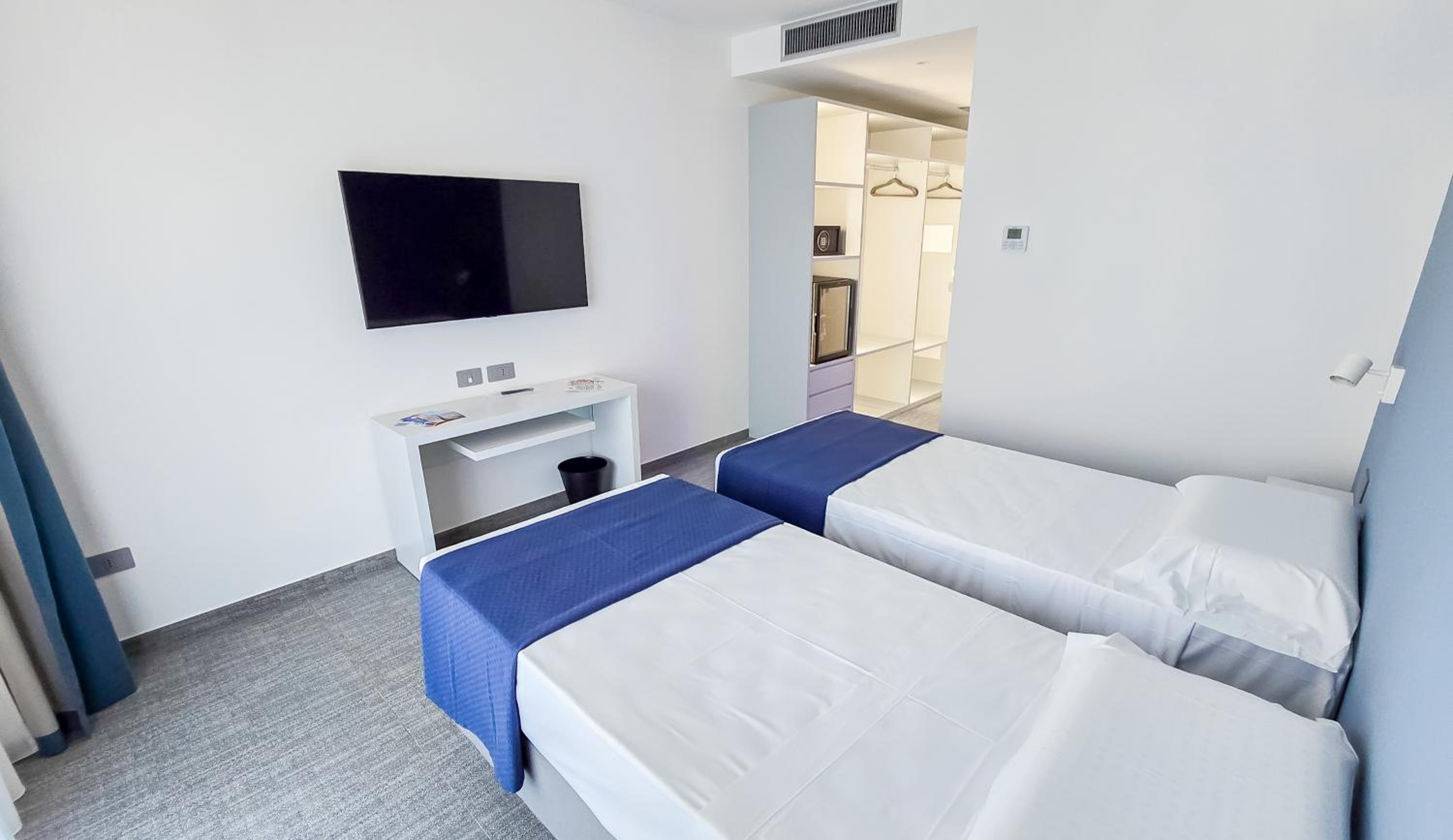 Double or Twin Room photo 3
