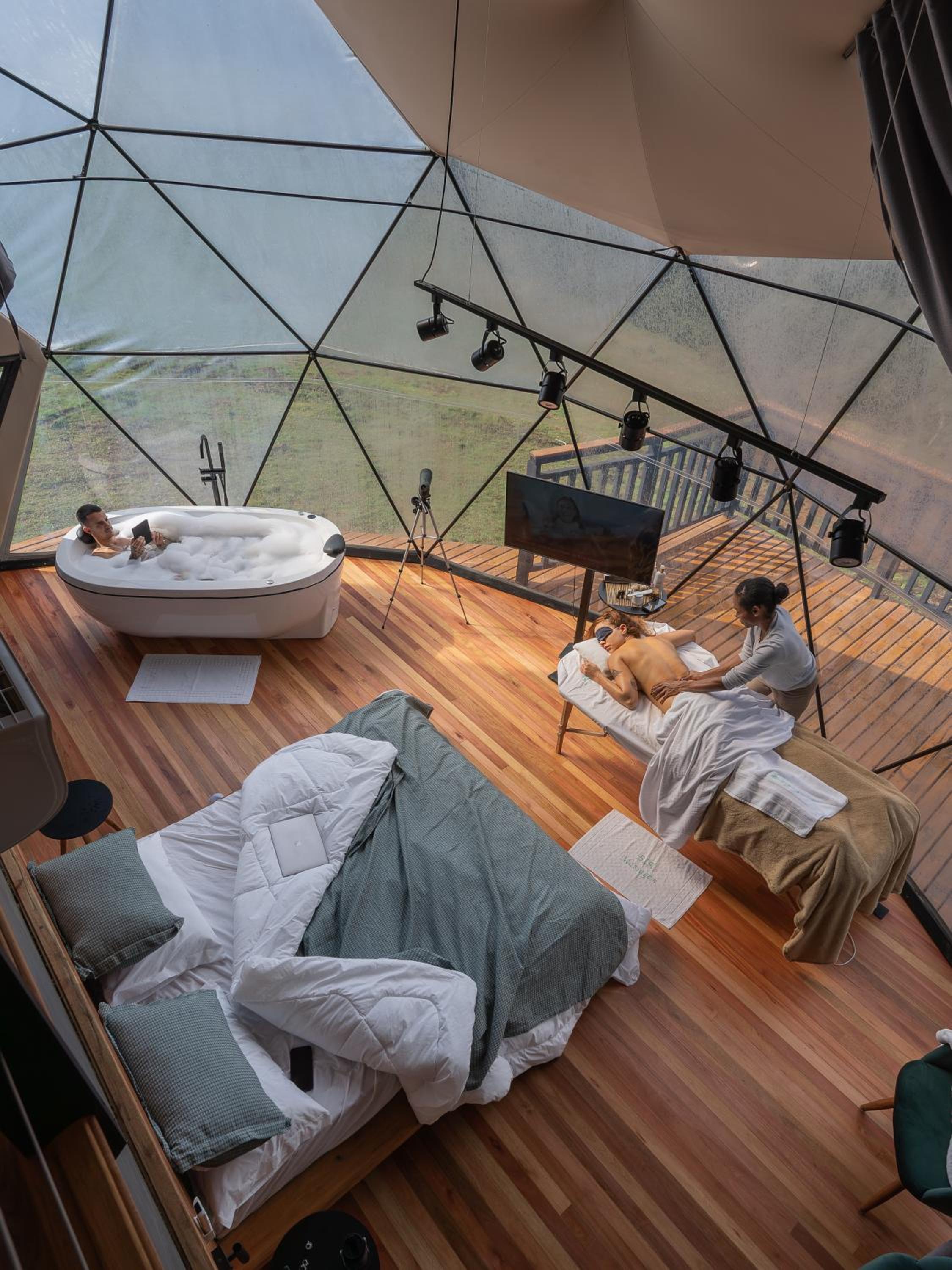 Quadruple Room with Mountain View photo 2
