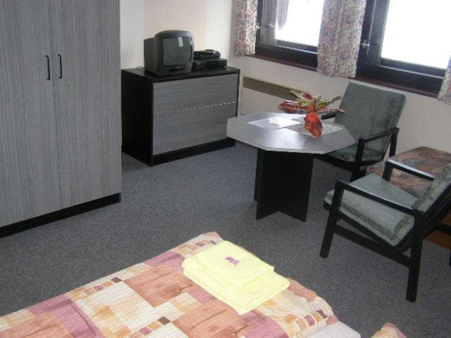 Triple Room with Private Bathroom photo 2