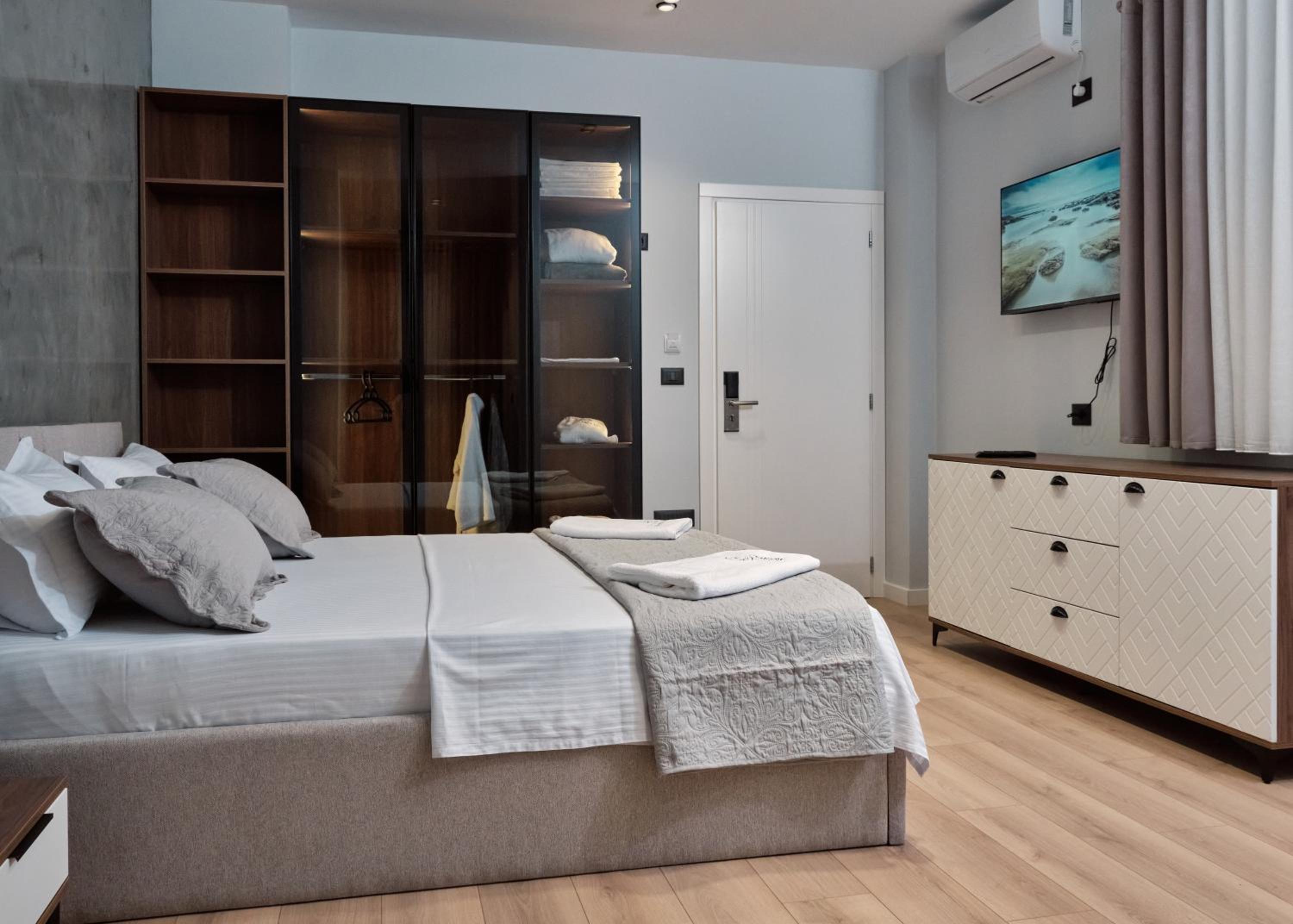 Deluxe Double or Twin Room photo 2