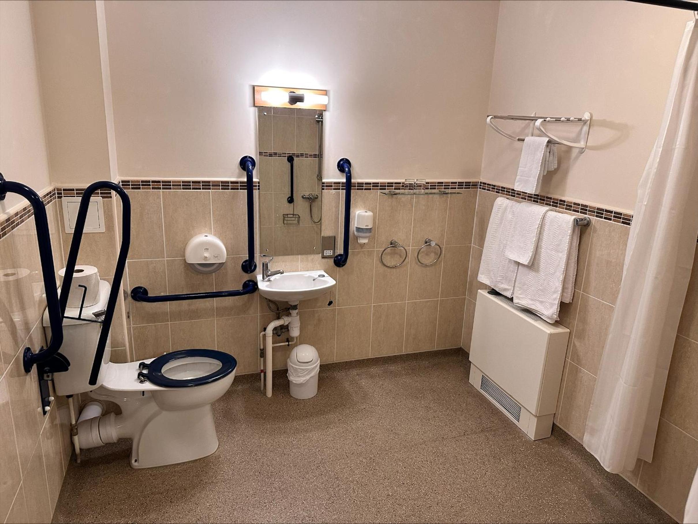 Double Room - Disability Access - Photo 2