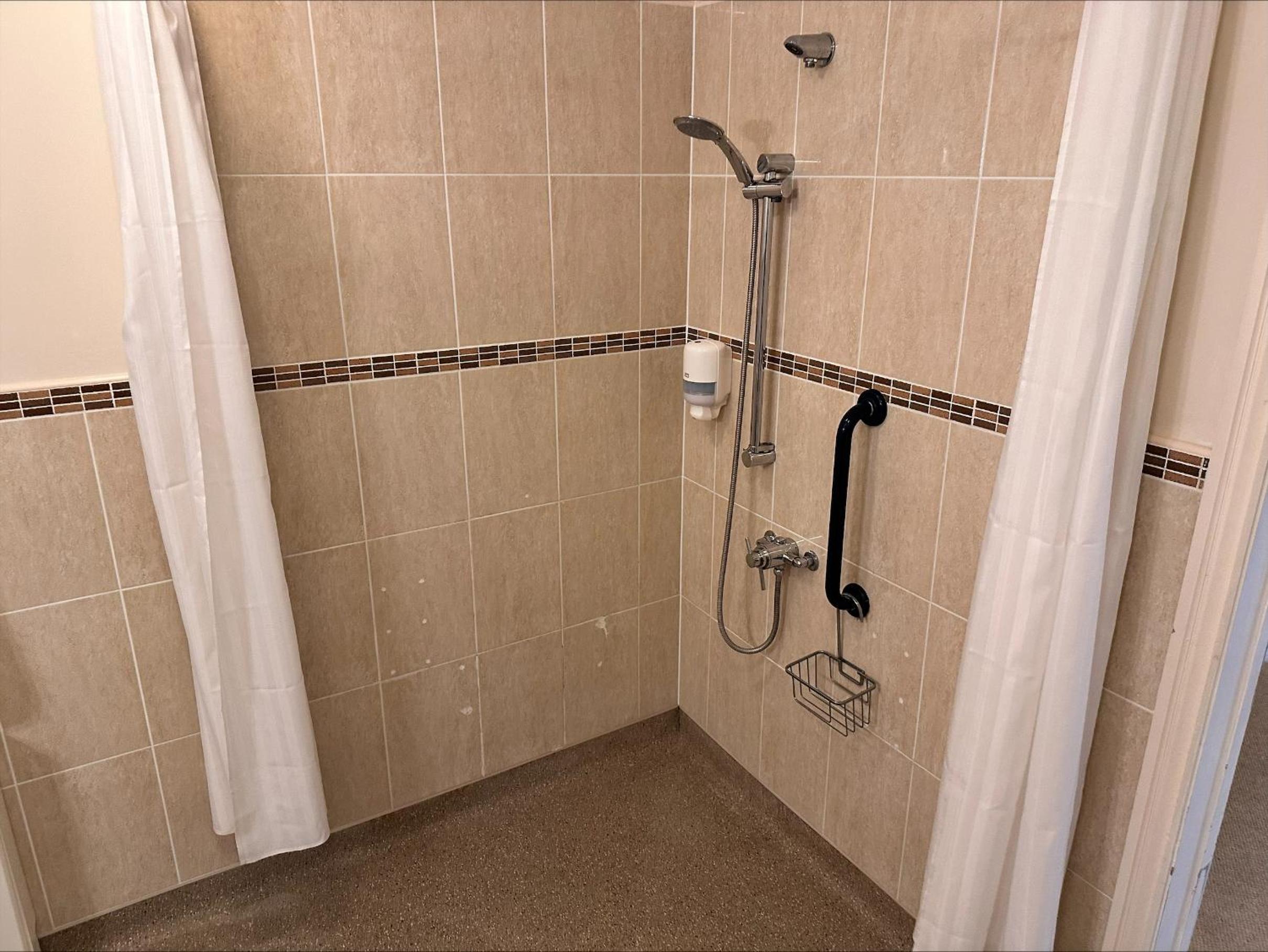 Double Room - Disability Access - Photo 3