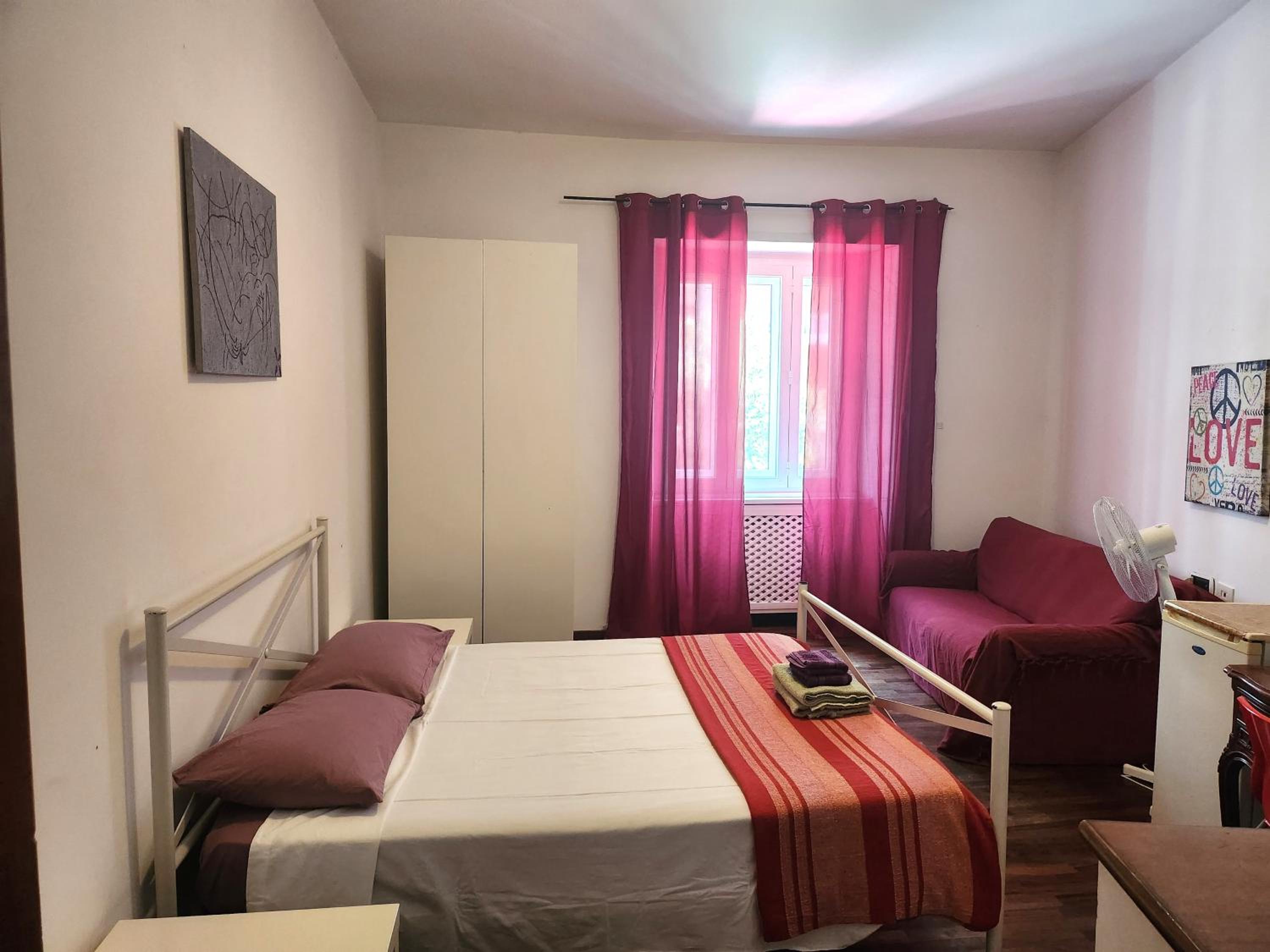 Double Room with Shared Bathroom photo 2