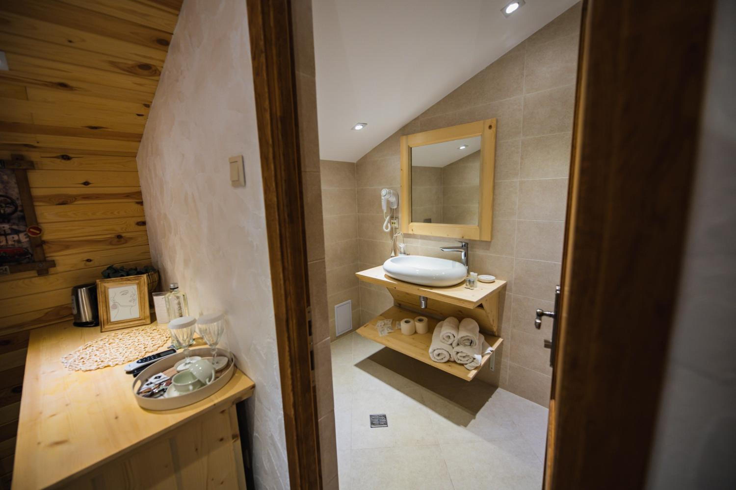 Deluxe Double Room - Photo 4