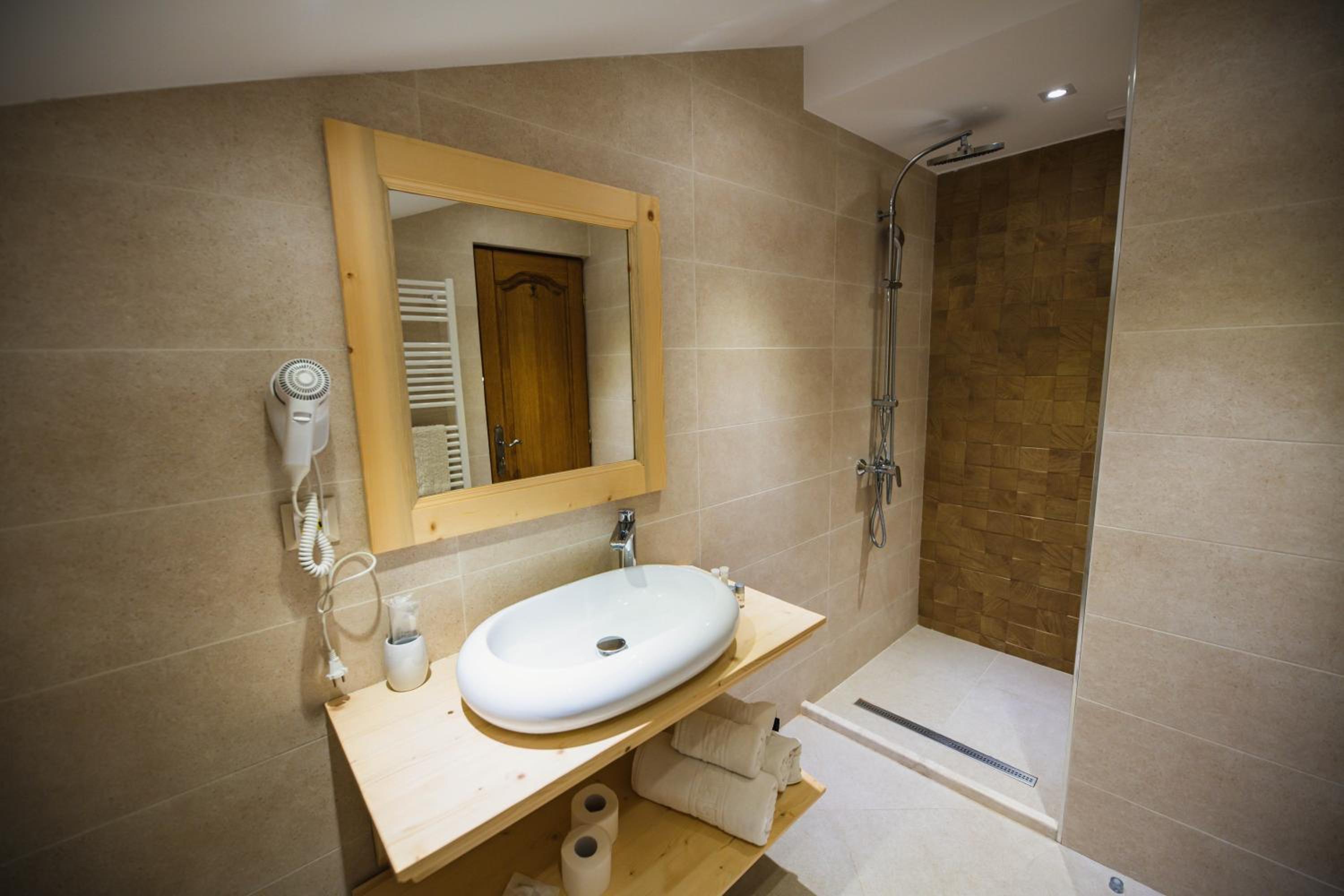 Deluxe Double Room - Photo 3