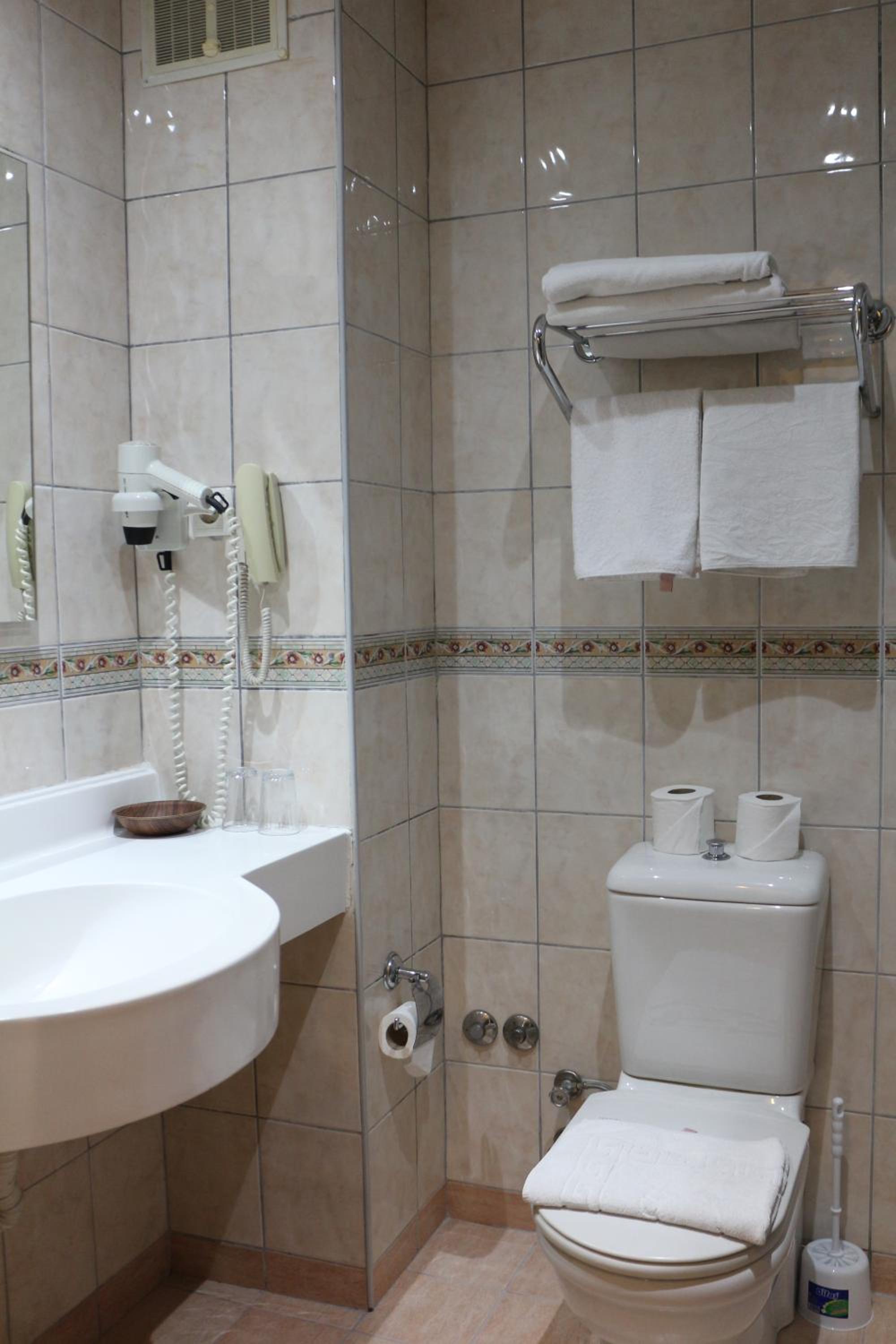 Standard Double or Twin Room photo 3