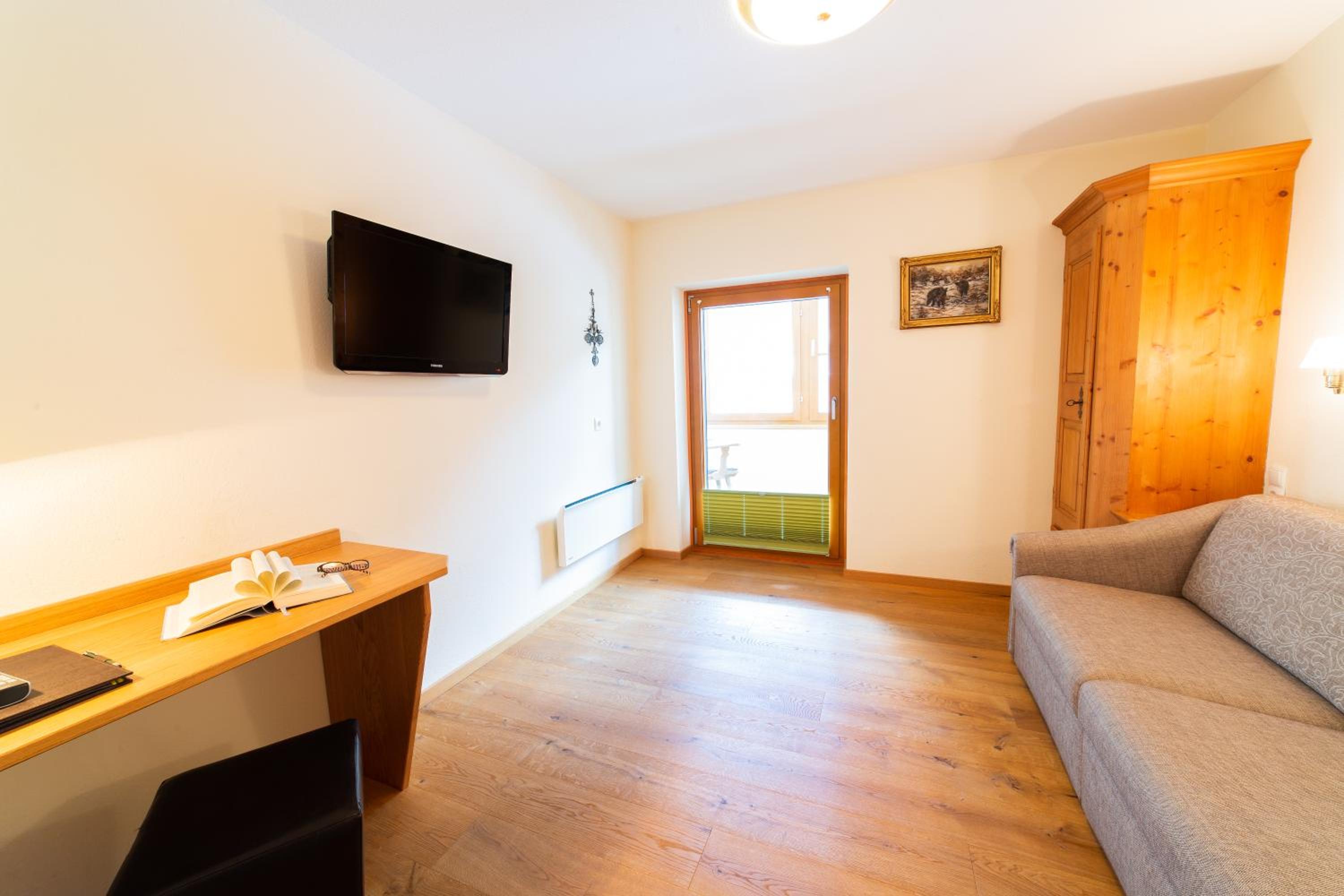 One-Bedroom Apartment (2 - 4 Adults) - Photo 5