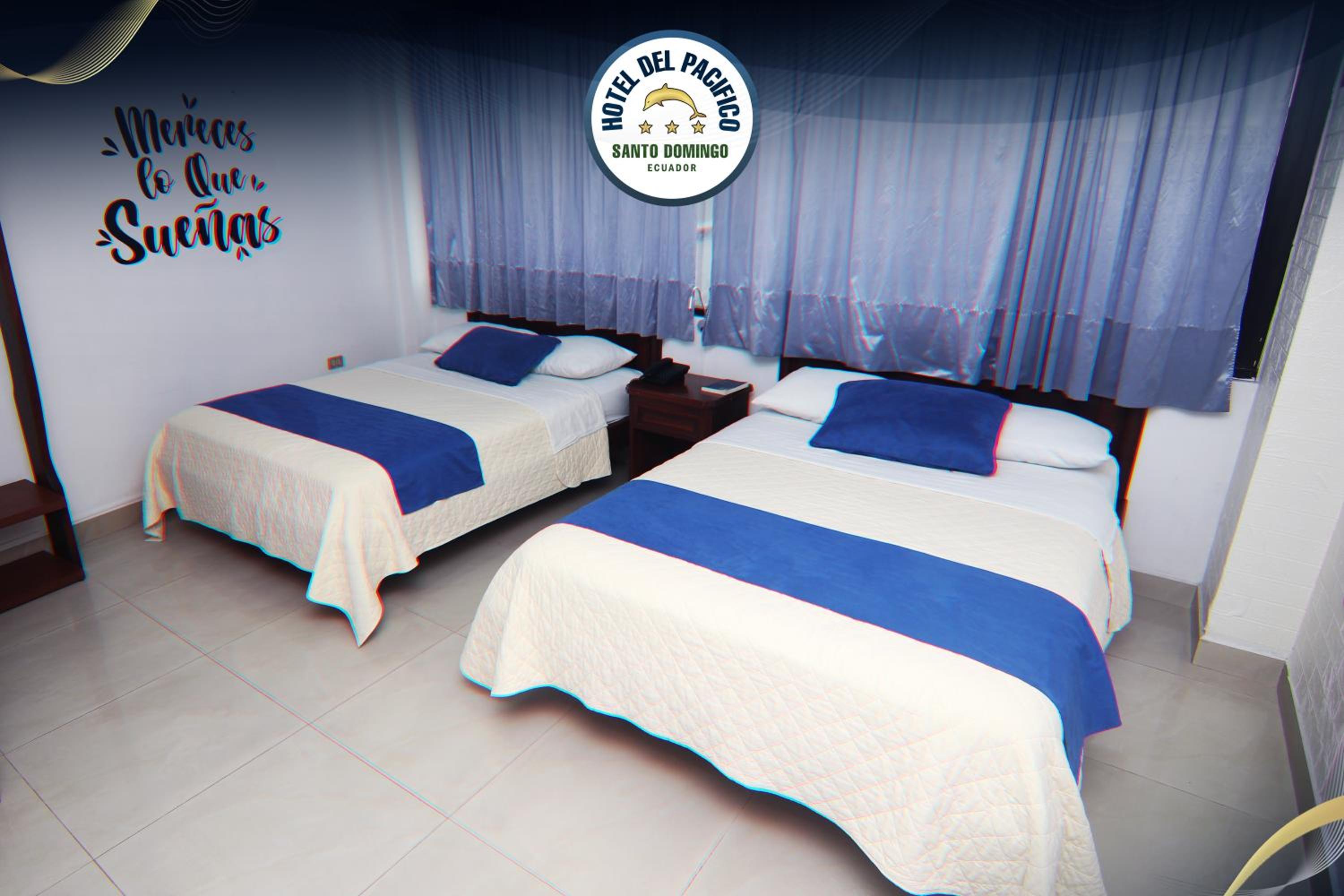Standard Queen Room with Two Queen Beds photo 2