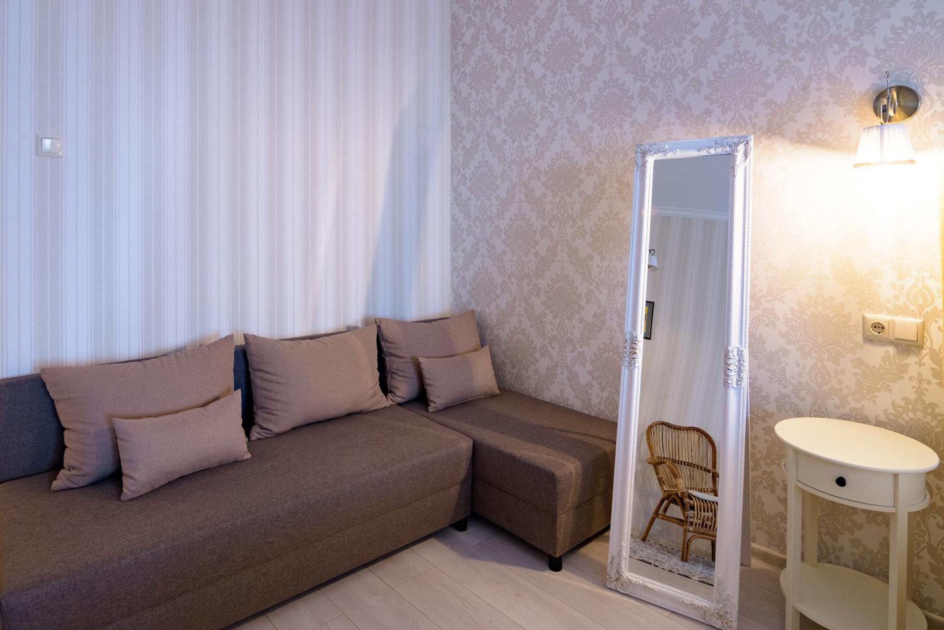 King Room with Balcony - Photo 5