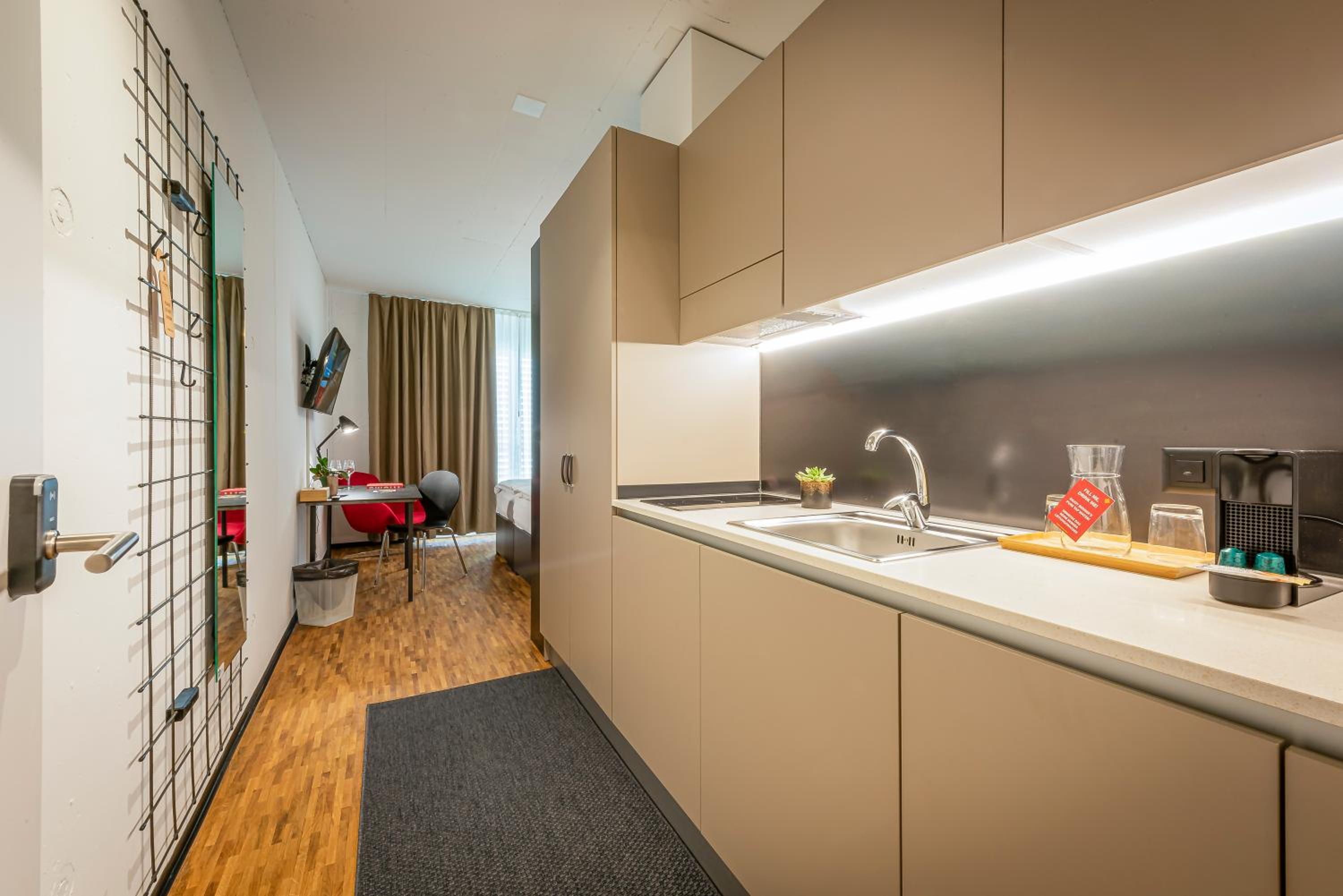 Superior Twin Room with Kitchenette - Photo 16