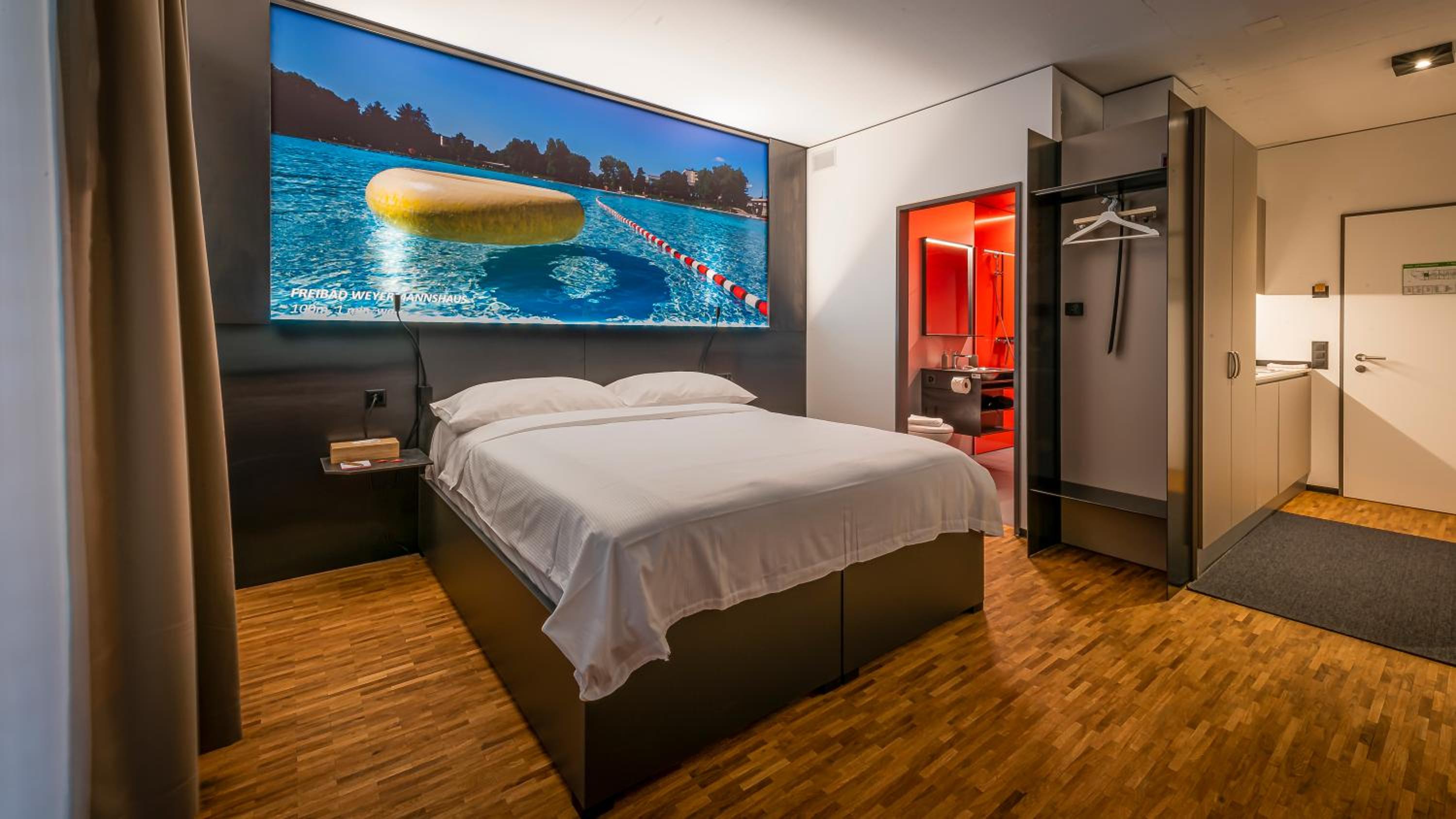 Courtyard Queen Room with Kitchenette - Photo 20