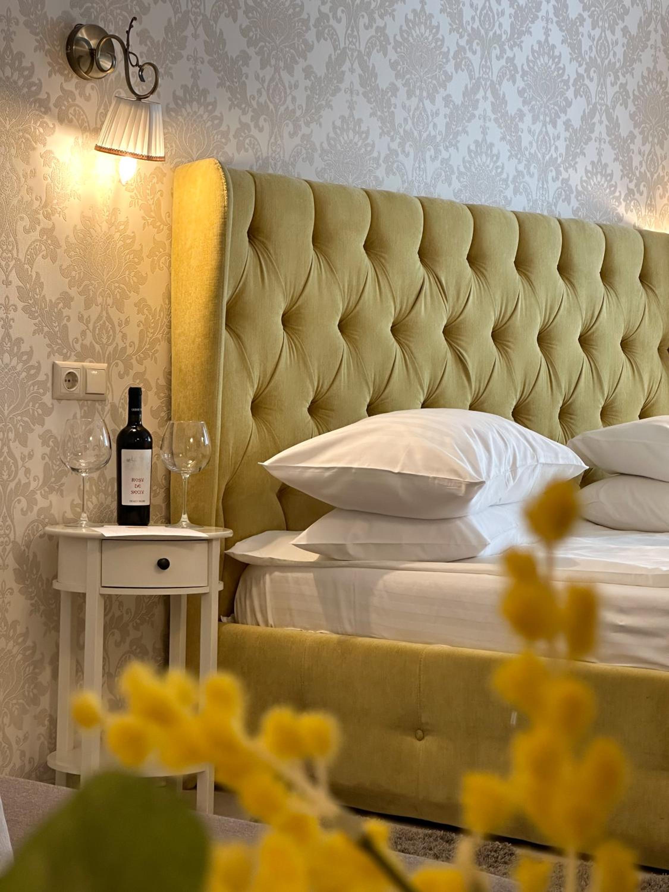 King Room with Balcony - Photo 3