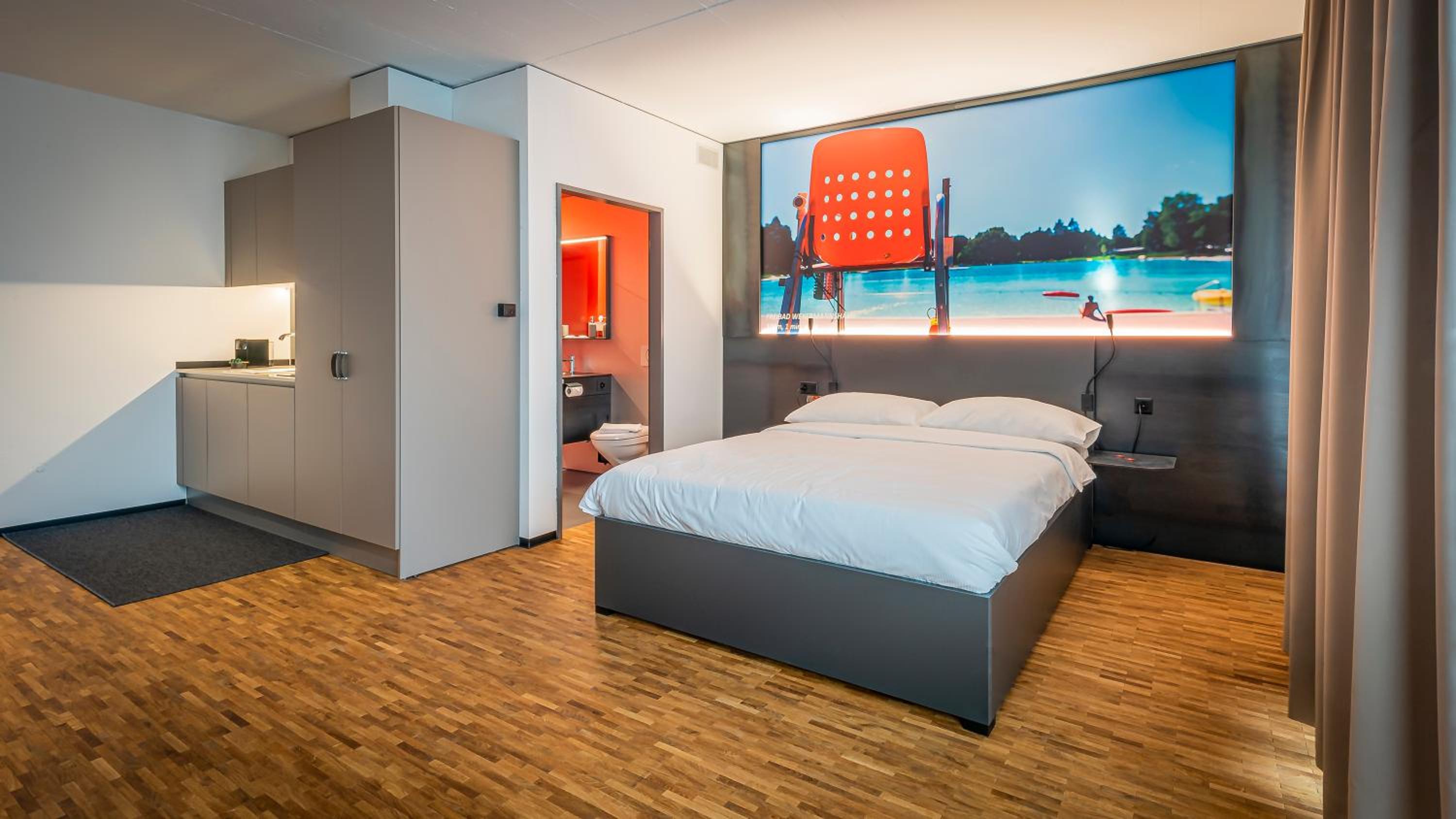 Deluxe Junior Suite with Kitchenette - Photo 3