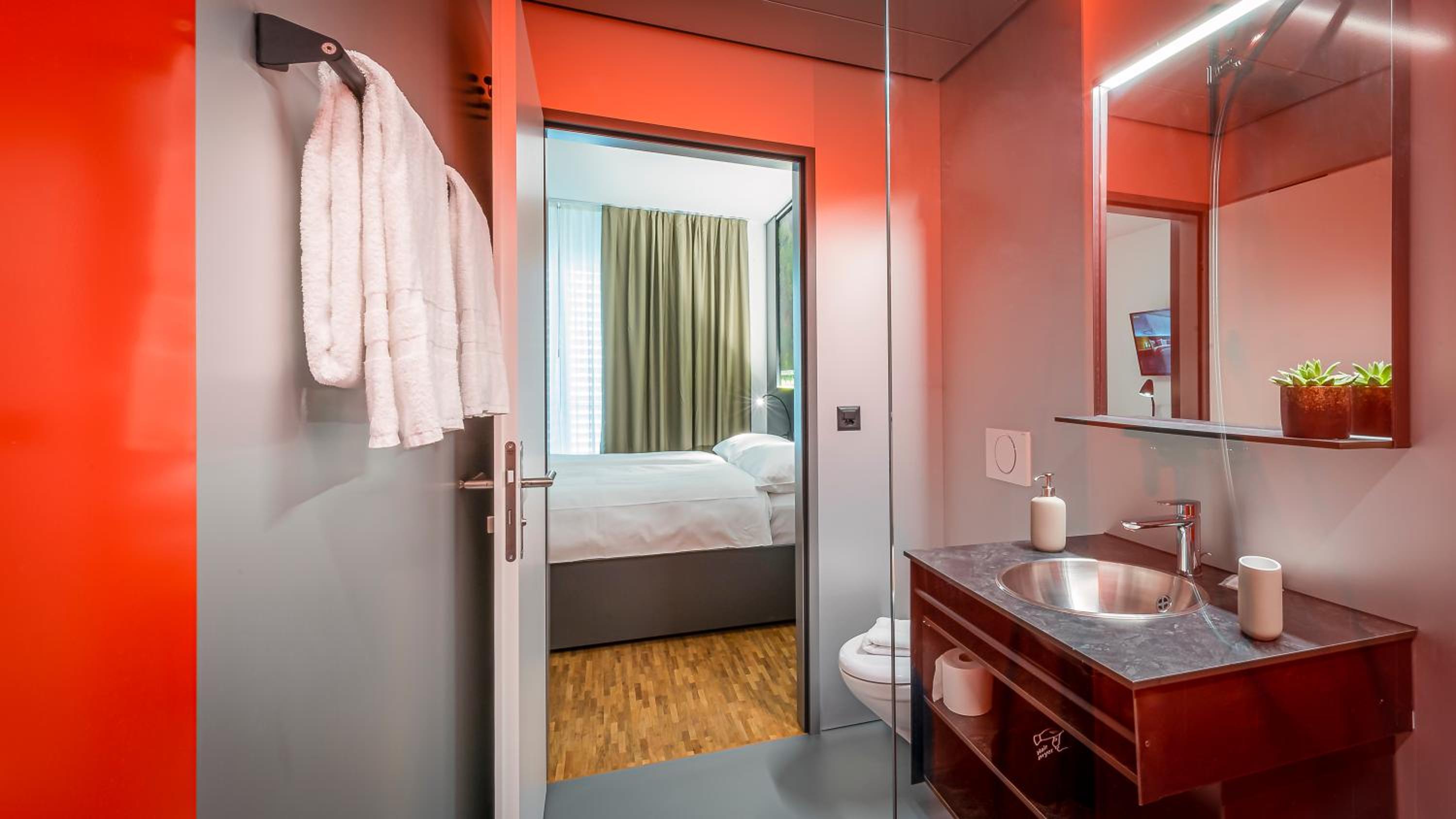 Courtyard Queen Room with Kitchenette - Photo 24