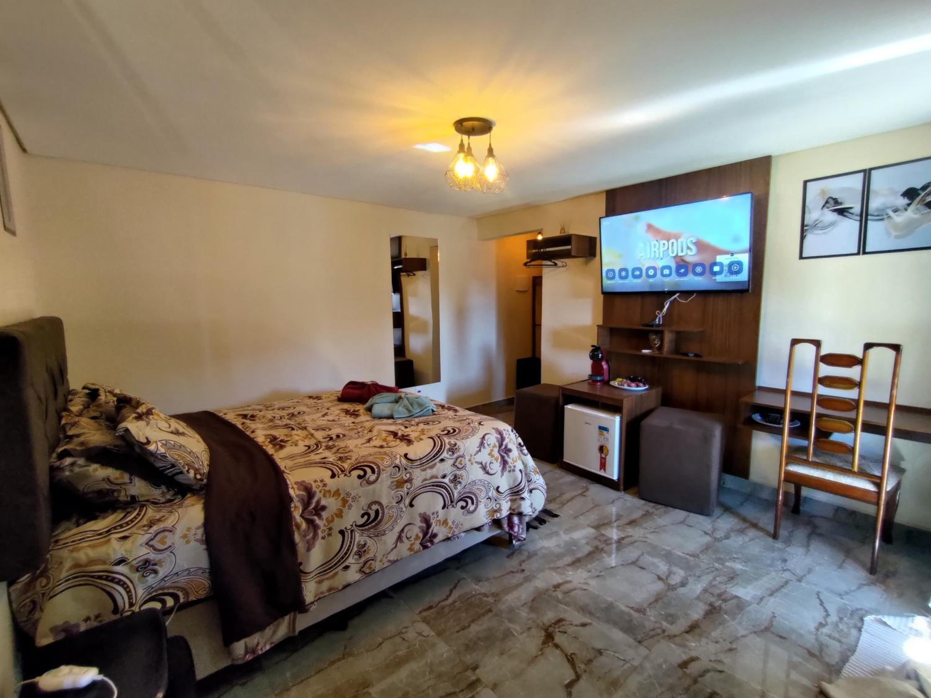 Suite with Balcony - Photo 10