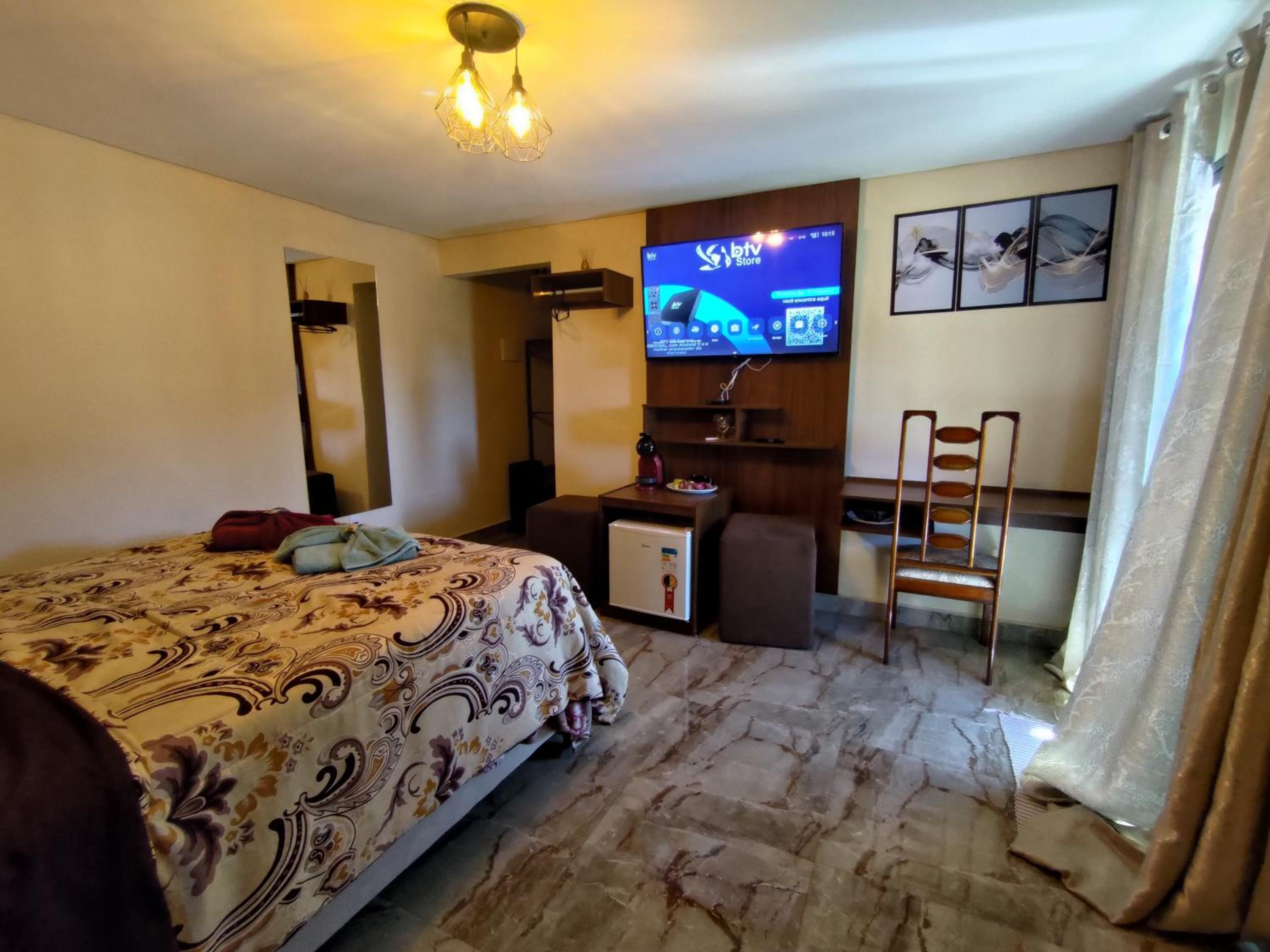 Suite with Balcony - Photo 5