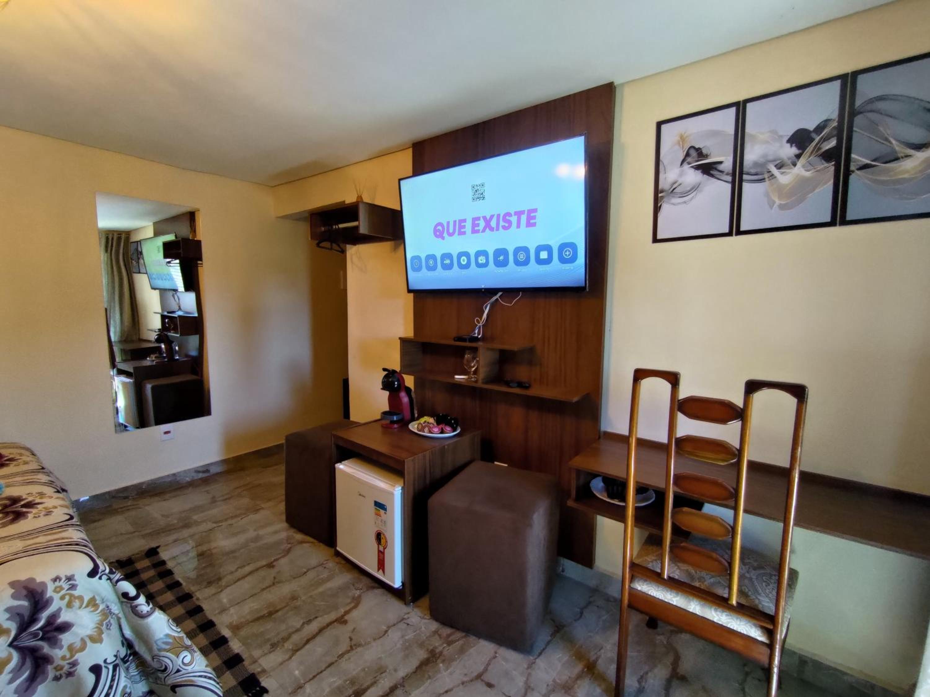 Suite with Balcony - Photo 7